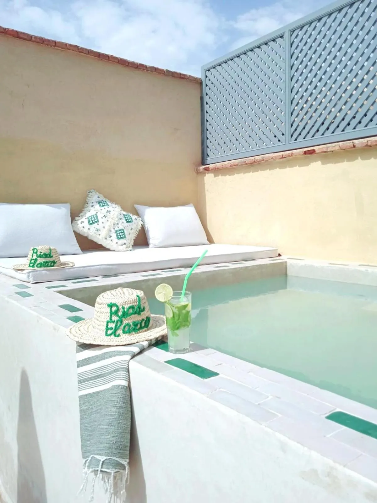Solarium in Riad El Arco ROOFTOP POOL & Spa