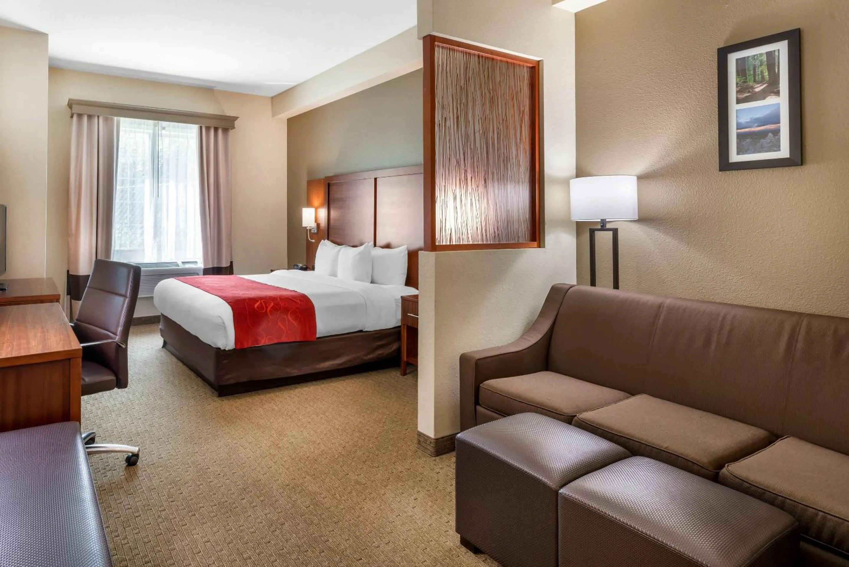 Bedroom, Bed in Comfort Suites Eugene University