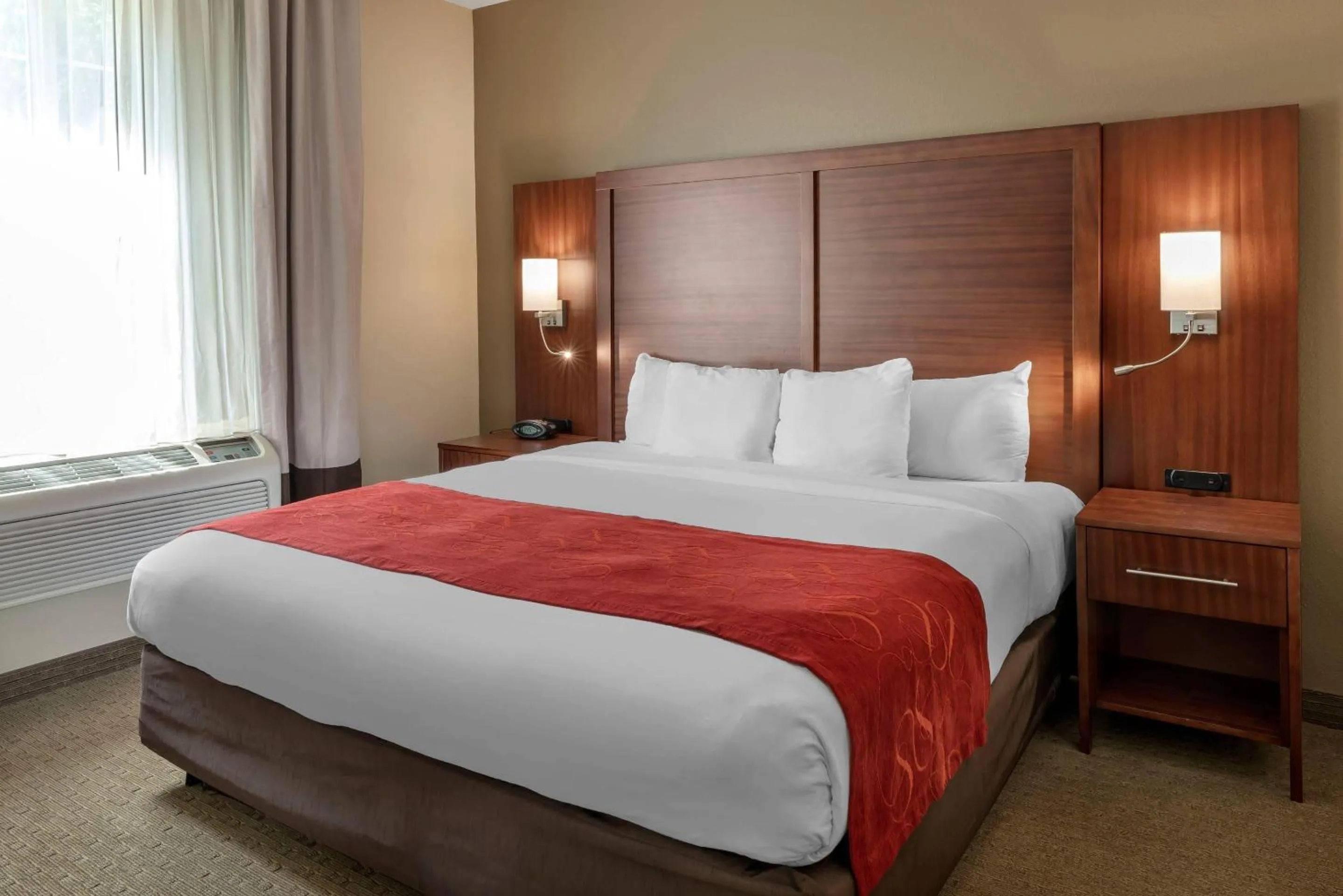 Bedroom, Bed in Comfort Suites Eugene University