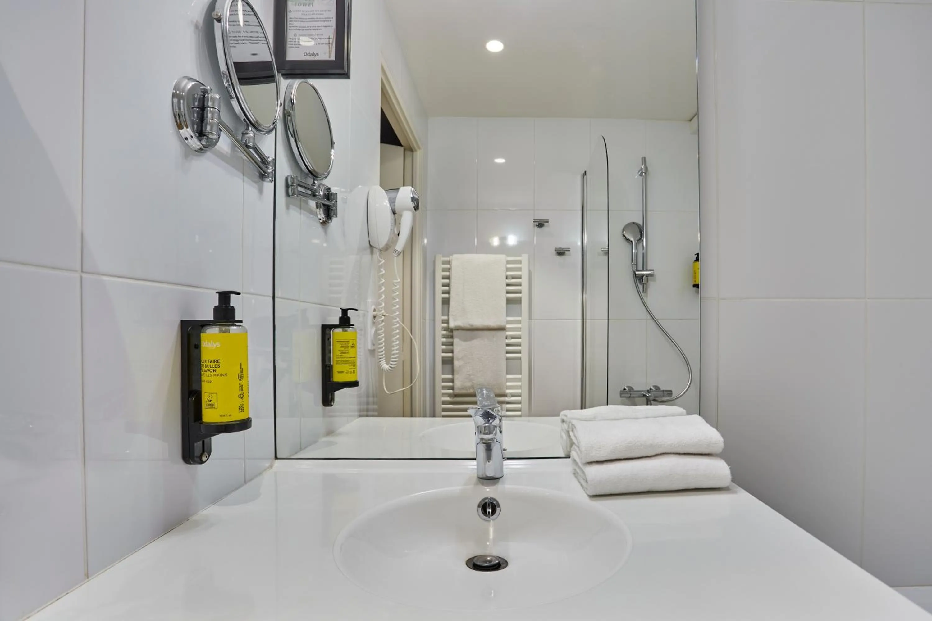 Bathroom in Appart Hotel Odalys City Paris Montmartre