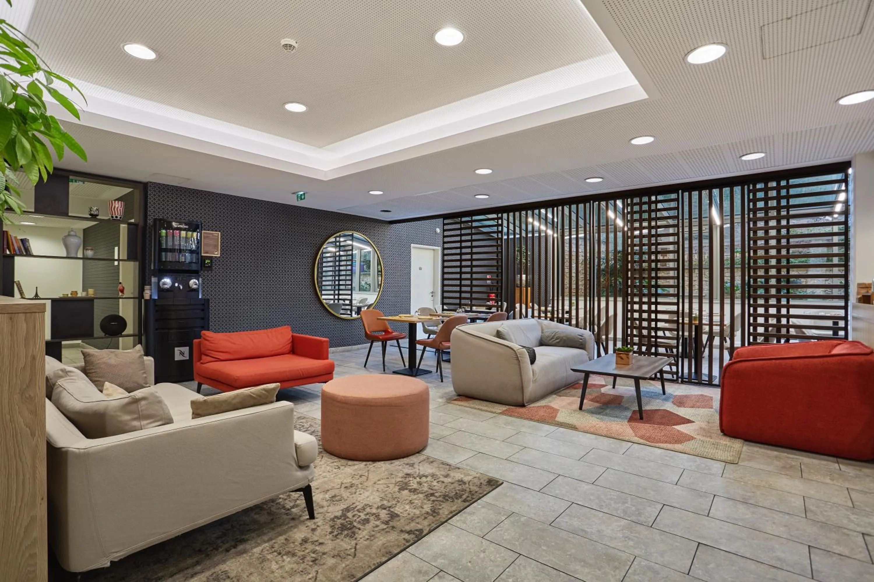 Lobby or reception in Appart Hotel Odalys City Paris Montmartre