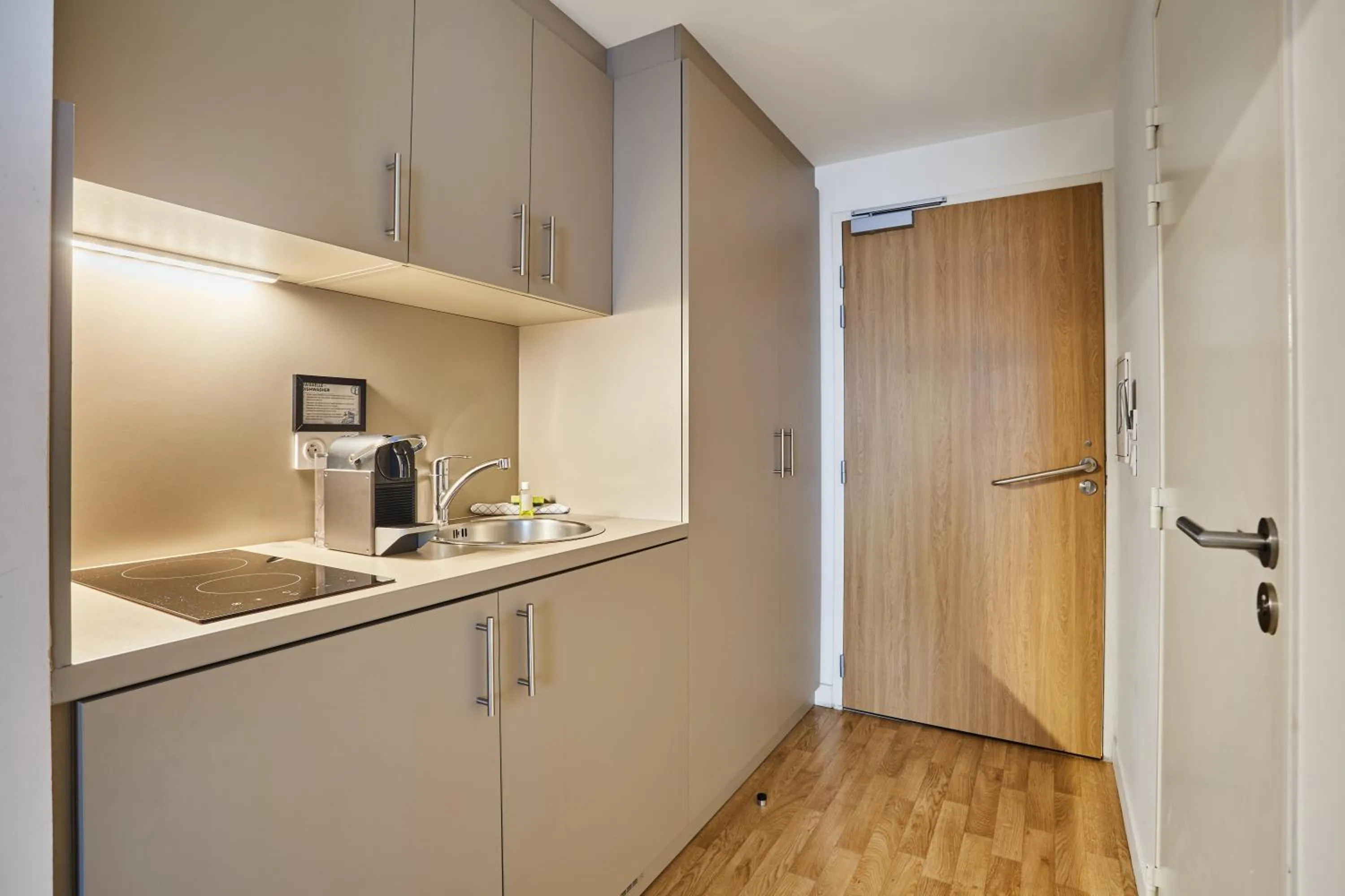 Kitchen or kitchenette in Appart Hotel Odalys City Paris Montmartre