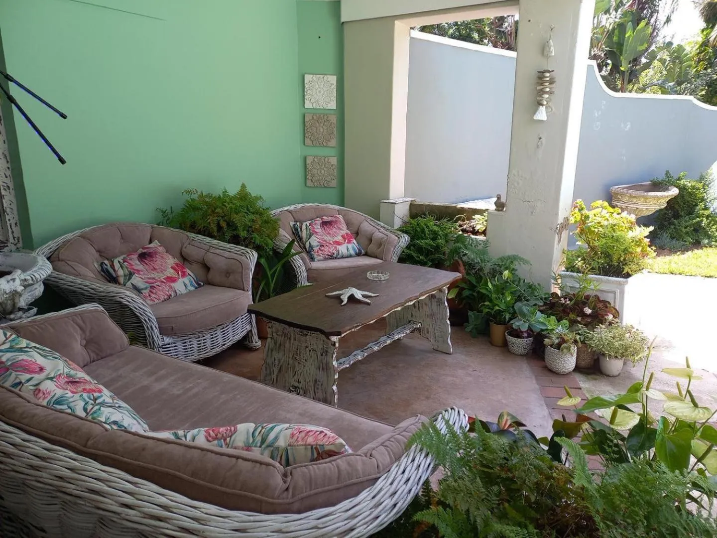 Dining area in Villa Roc Guesthouse - Solar Power