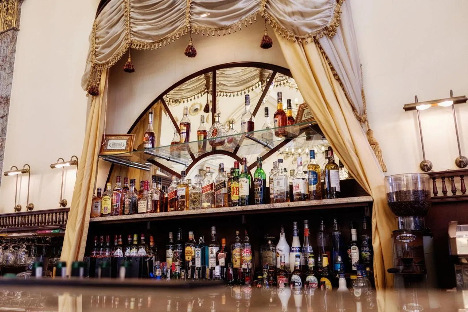 Lounge or bar in Pałac Bursztynowy