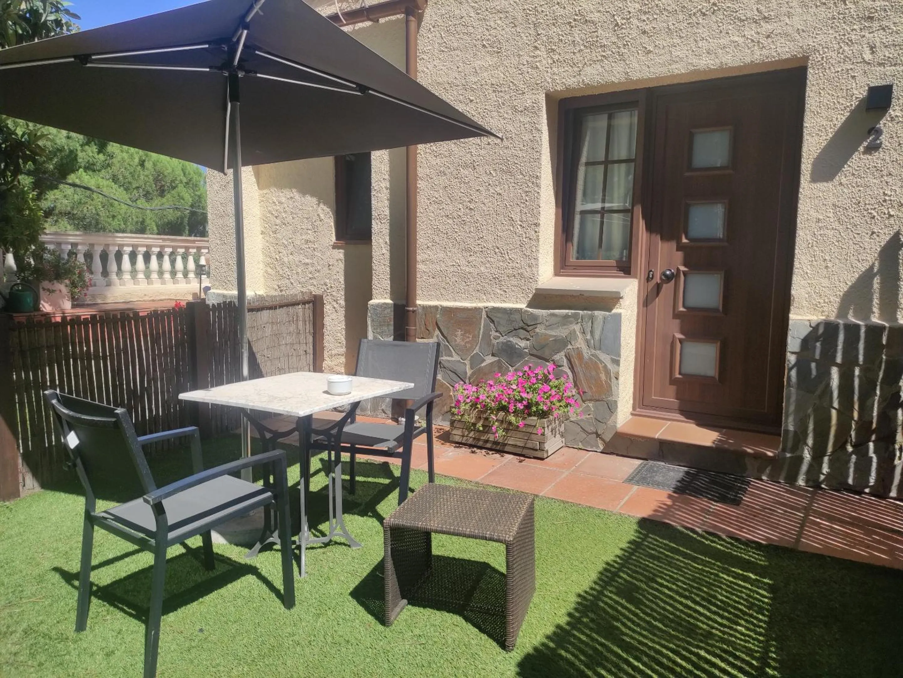 Patio in Cal Music B&B