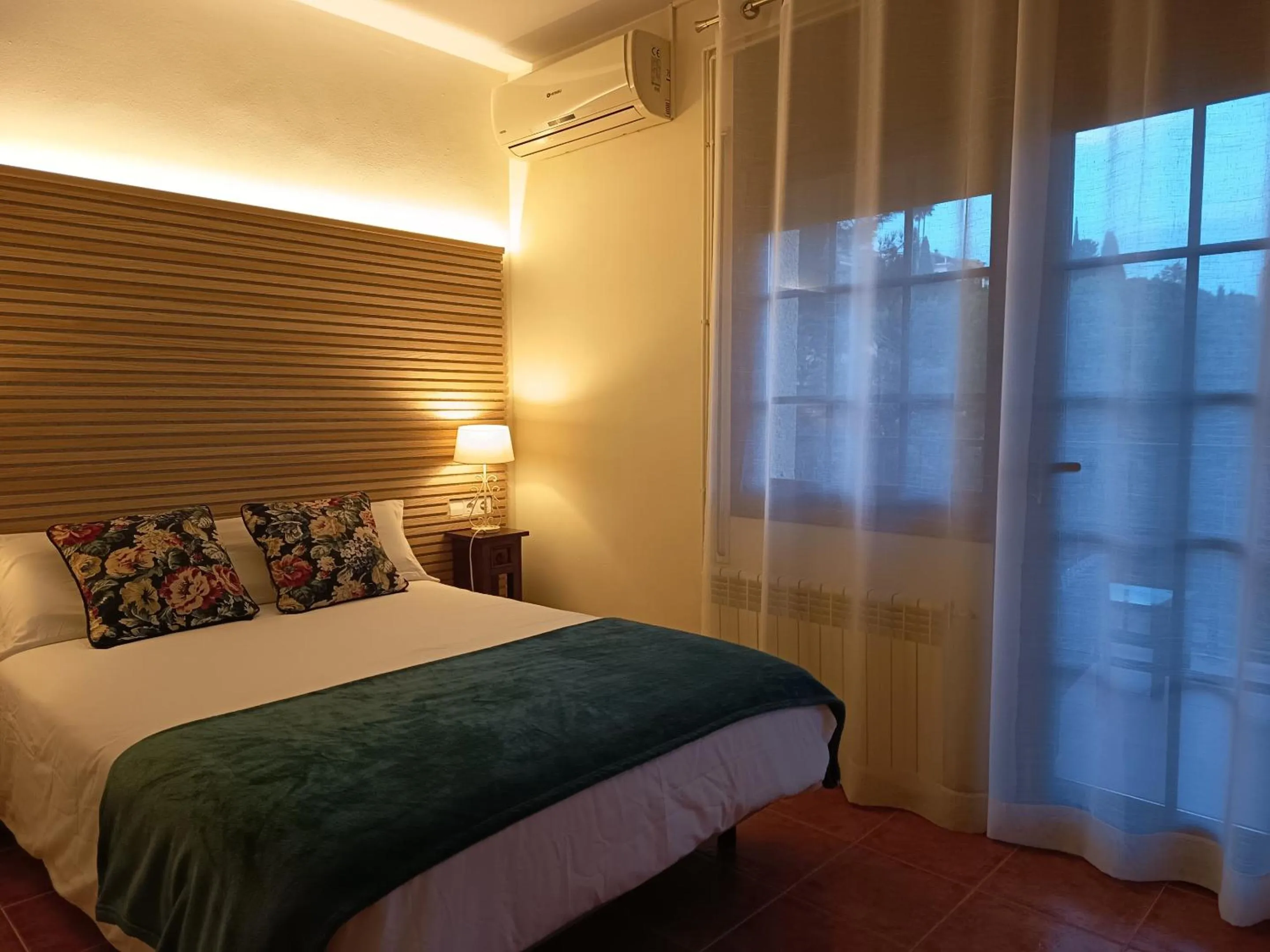 Bedroom, Bed in Cal Music B&B