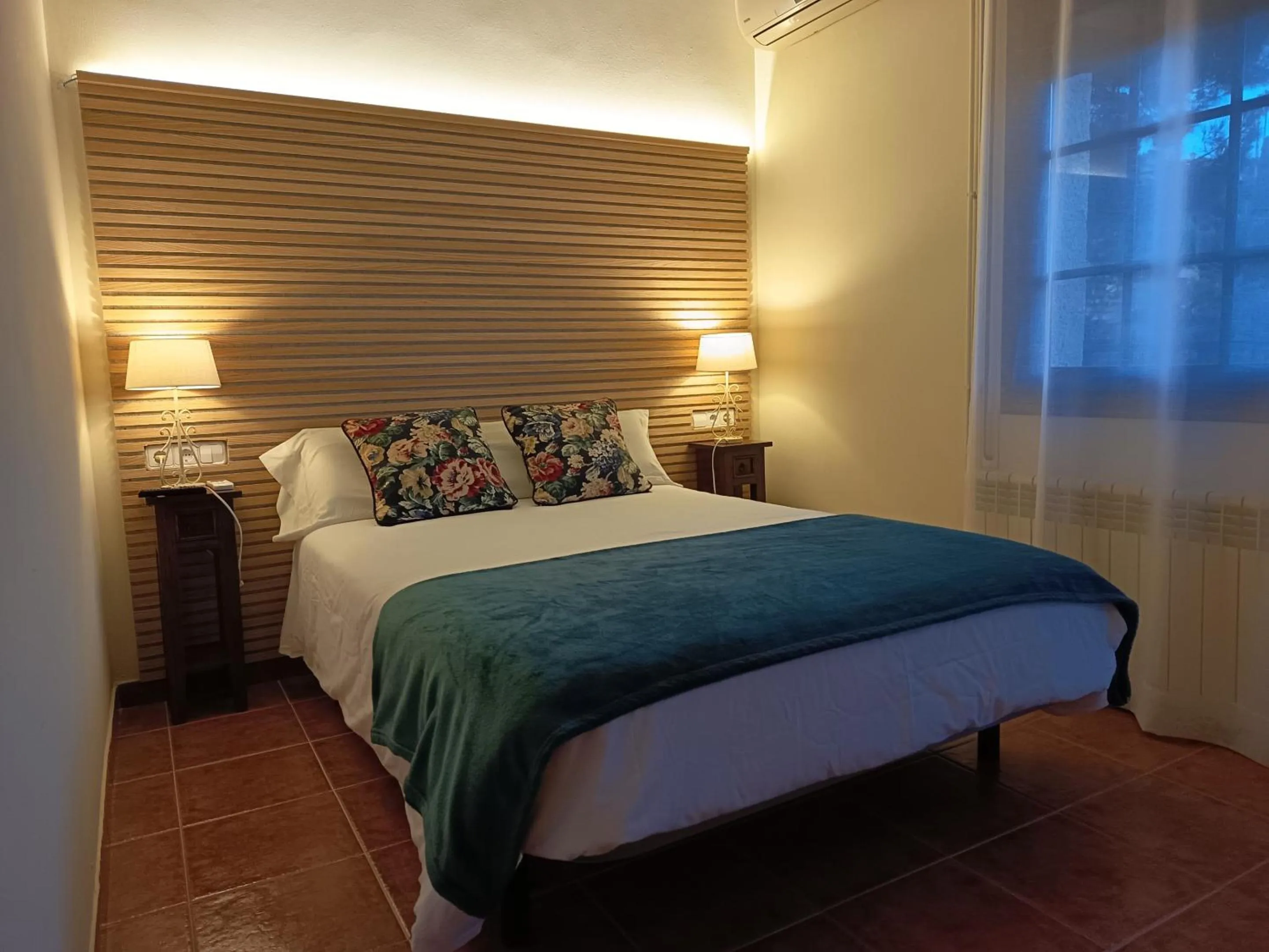 Bedroom, Bed in Cal Music B&B