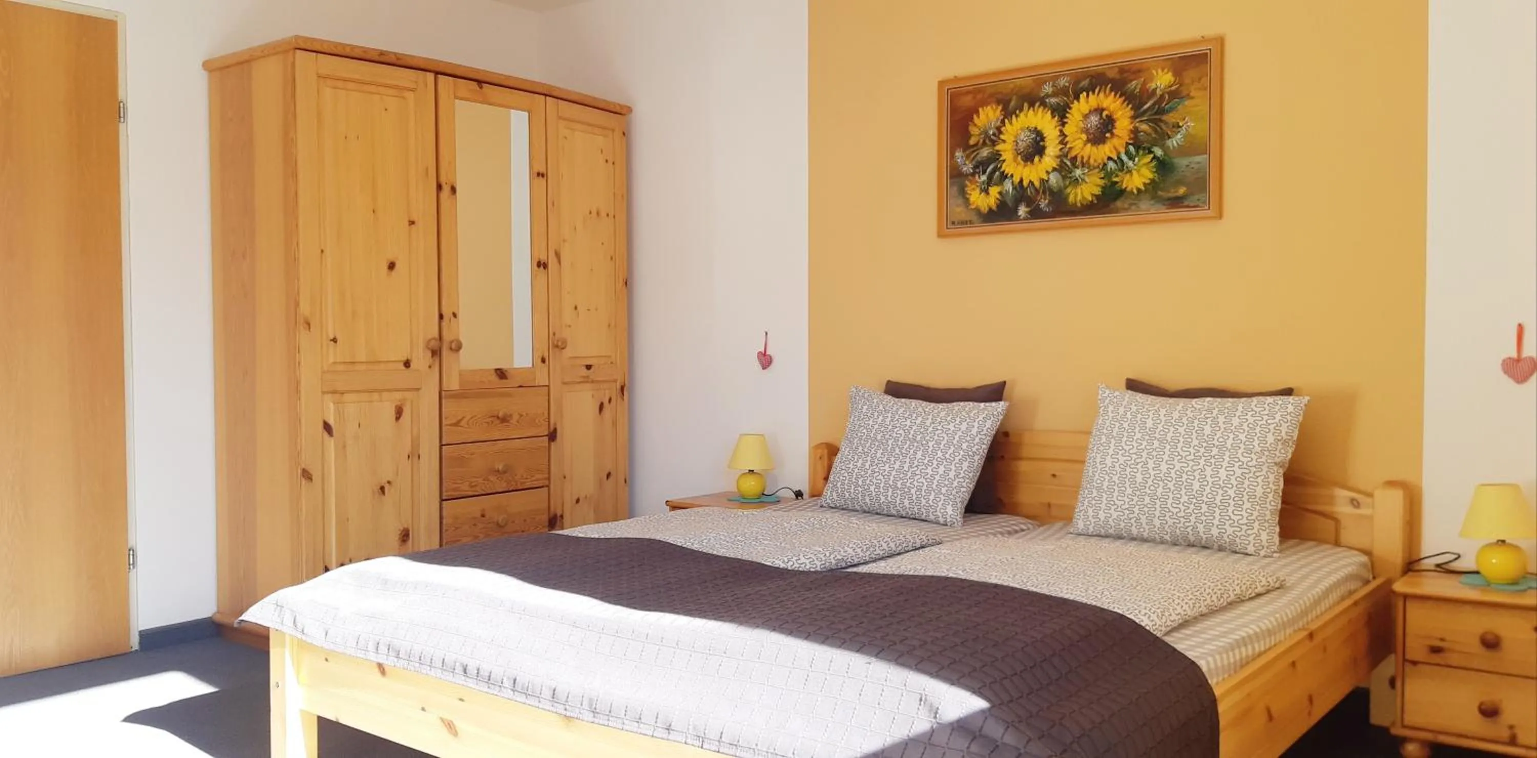 Photo of the whole room, Bed in Haus Angelika - bed & breakfast - Innsbruck/Igls