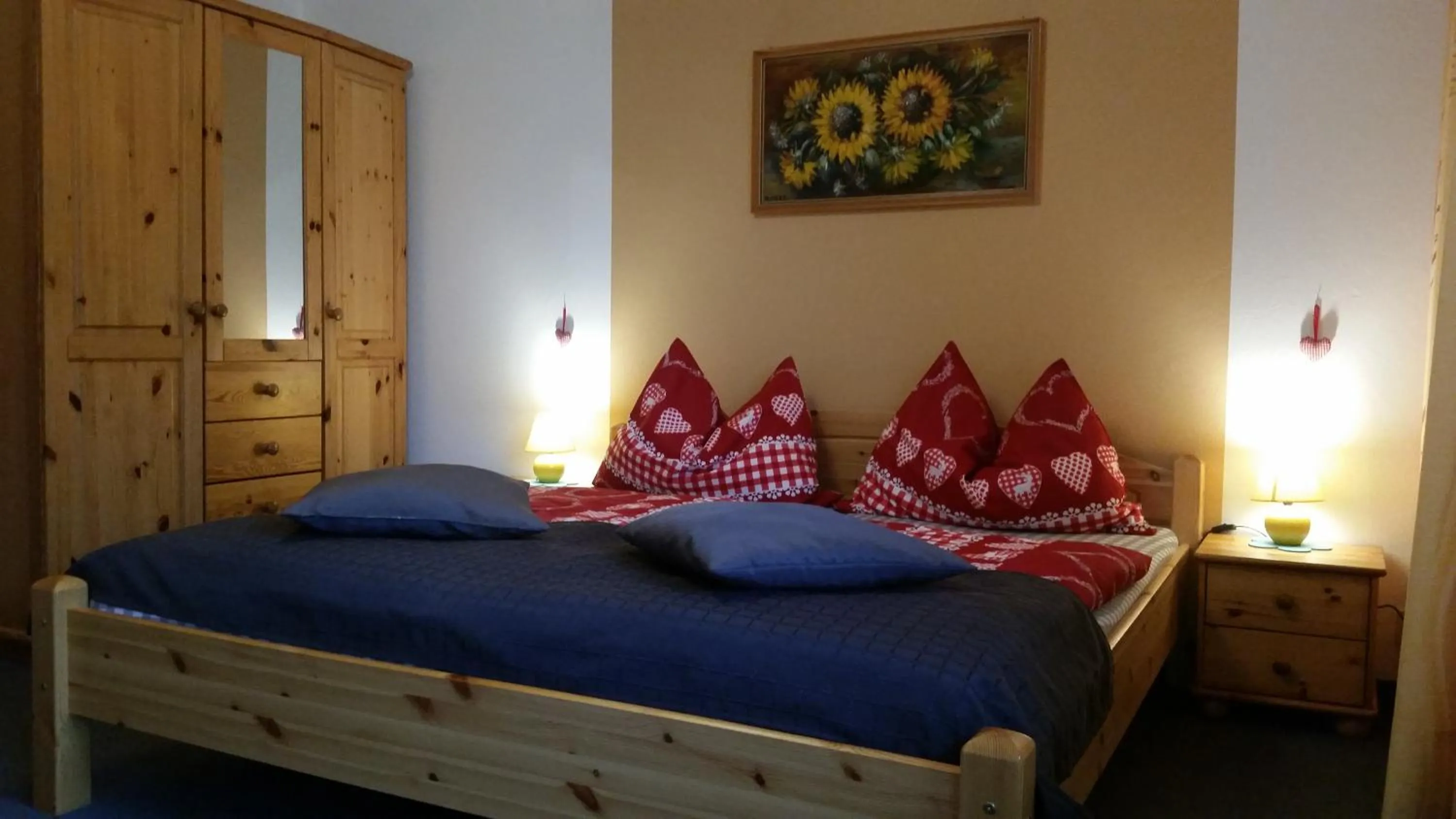 Bedroom, Bed in Haus Angelika - bed & breakfast - Innsbruck/Igls