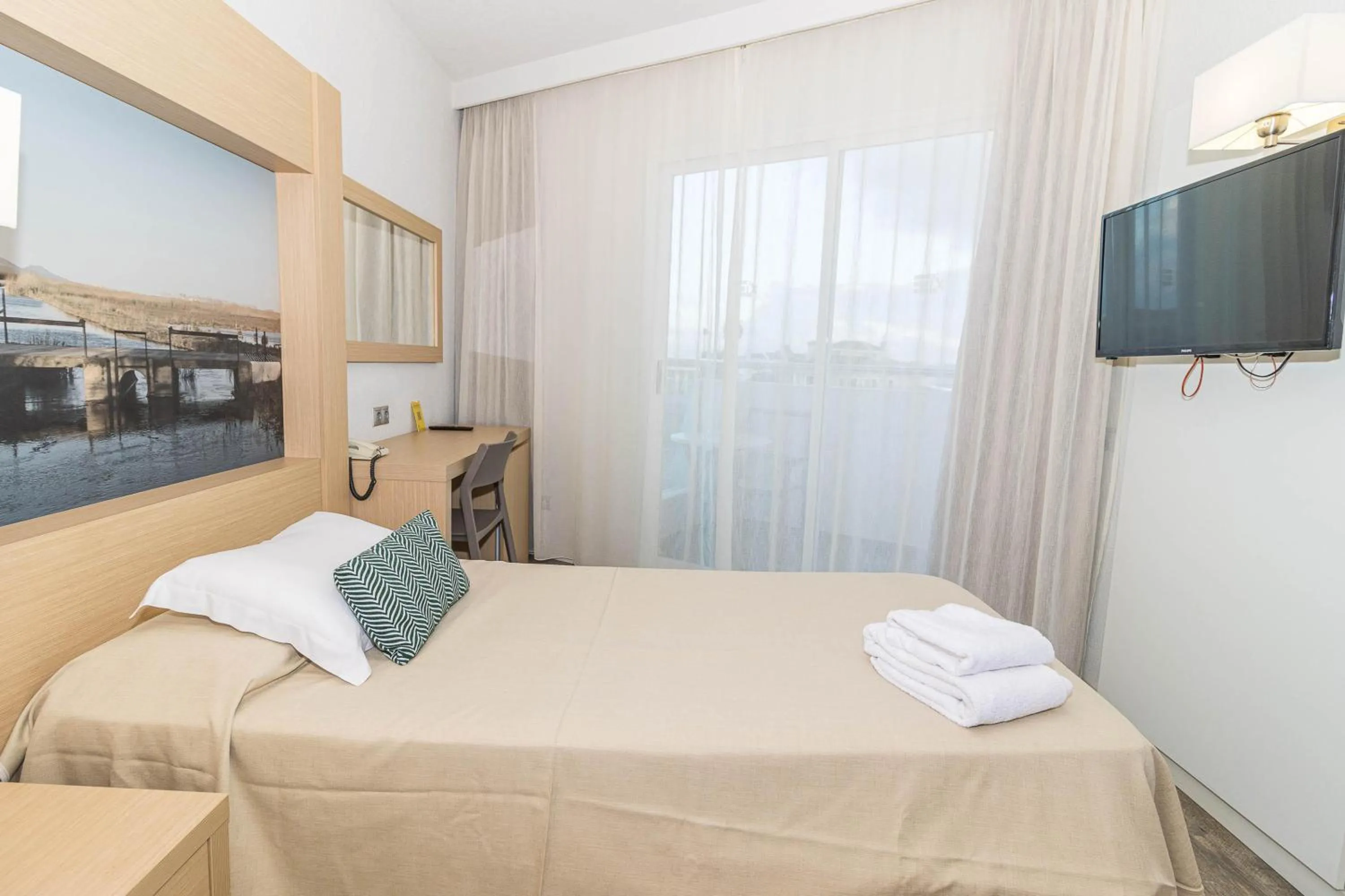 Photo of the whole room, Bed in Eix Lagotel Holiday Resort