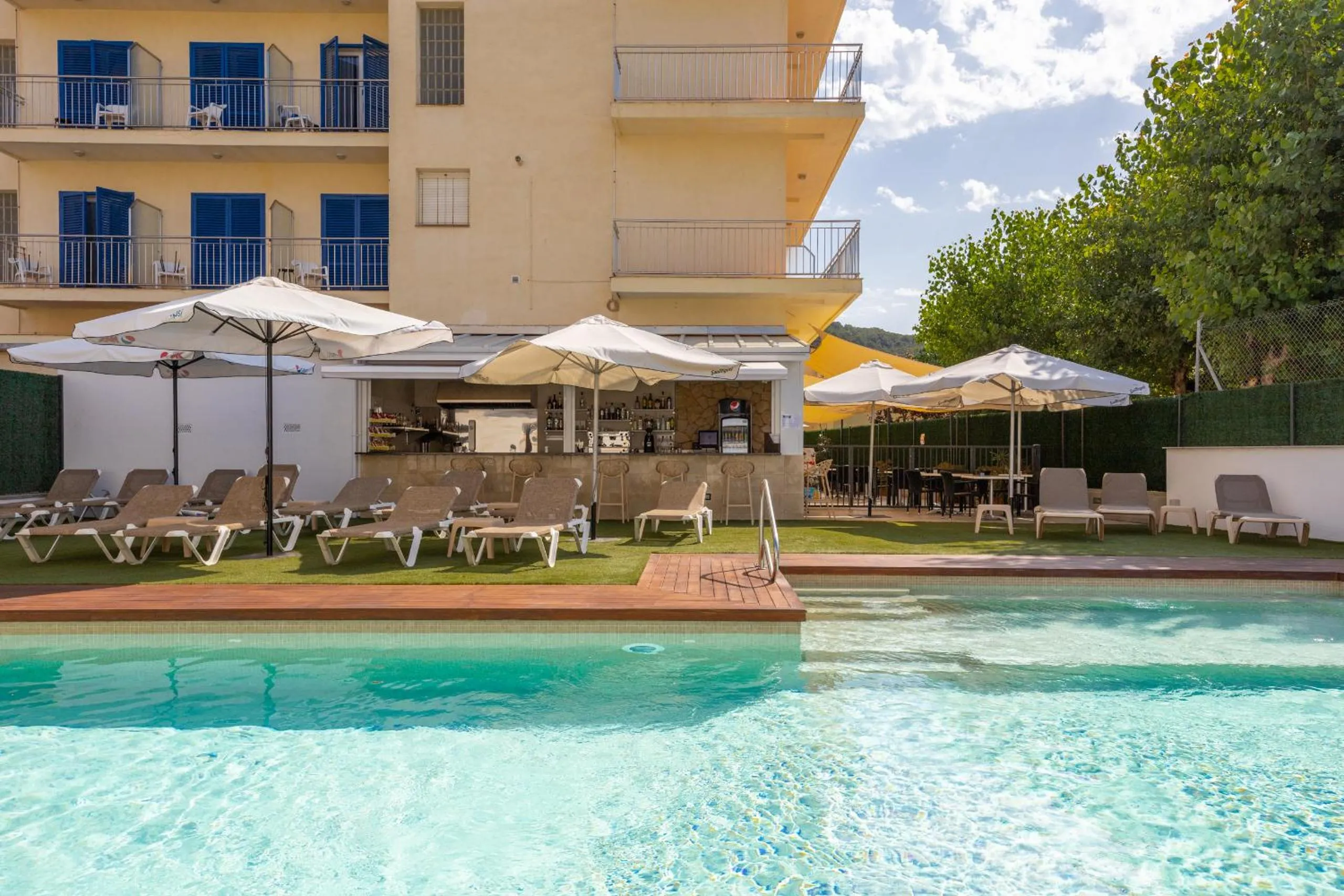 Swimming pool in Hotel Bell Aire