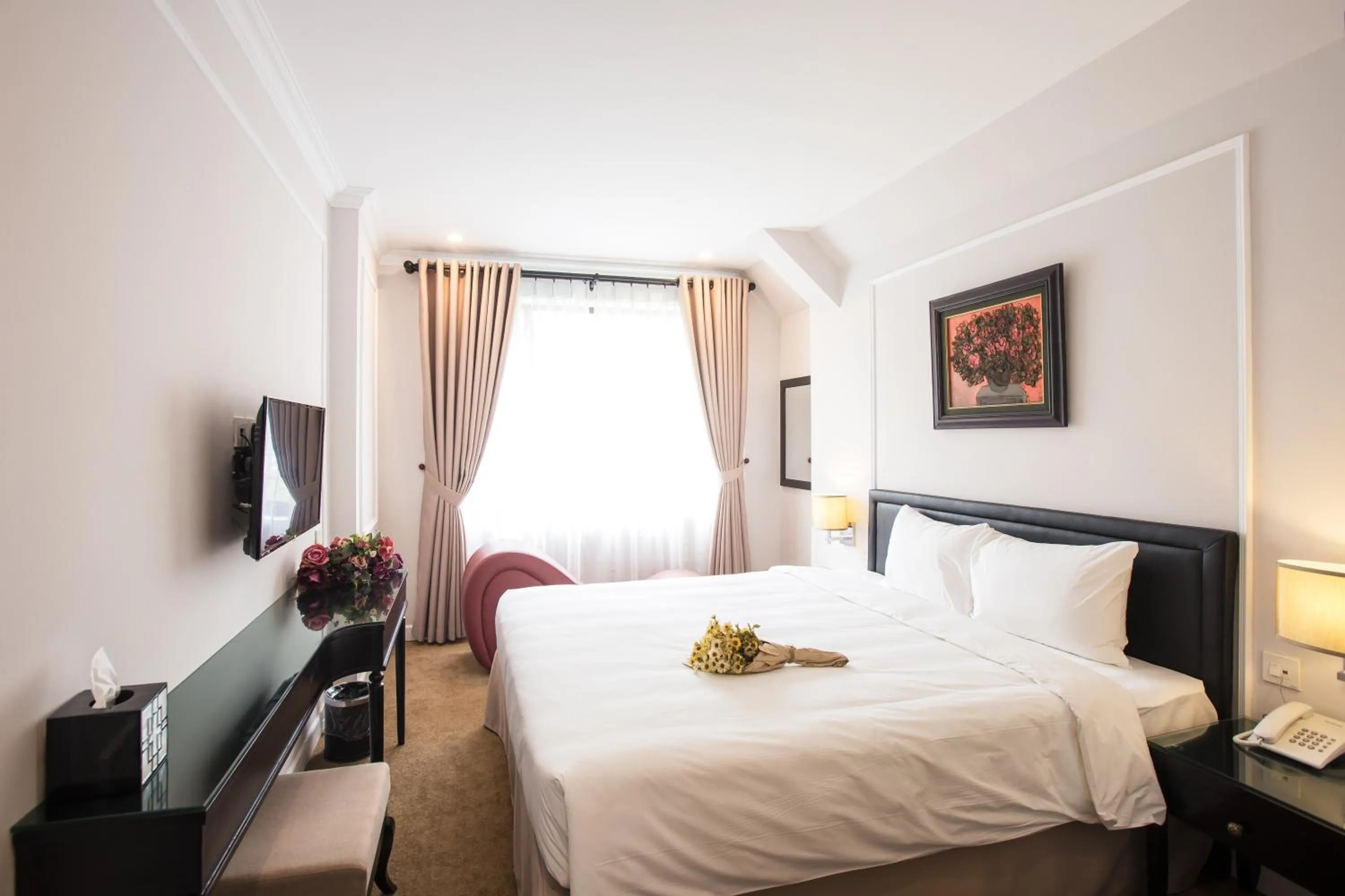 TV and multimedia, Bed in Dinh Elegant Hanoi Hotel