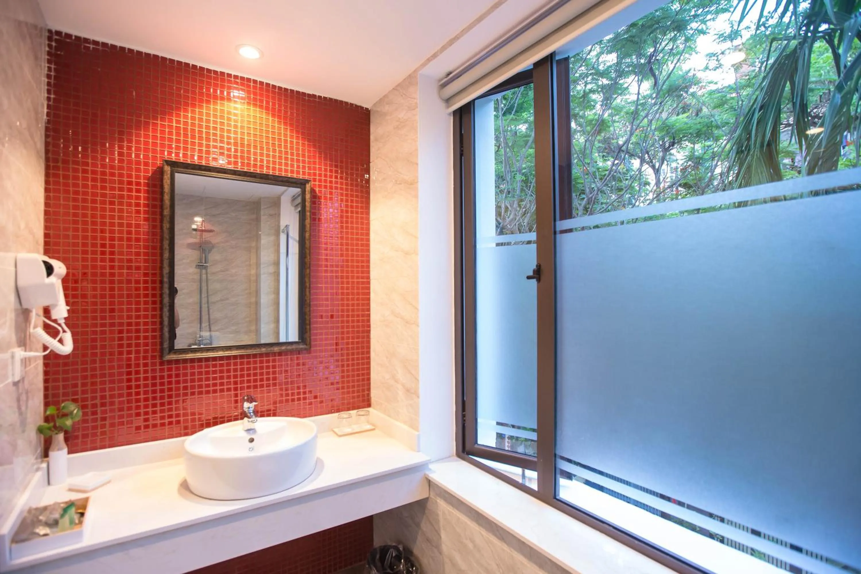 Shower in Dinh Elegant Hanoi Hotel