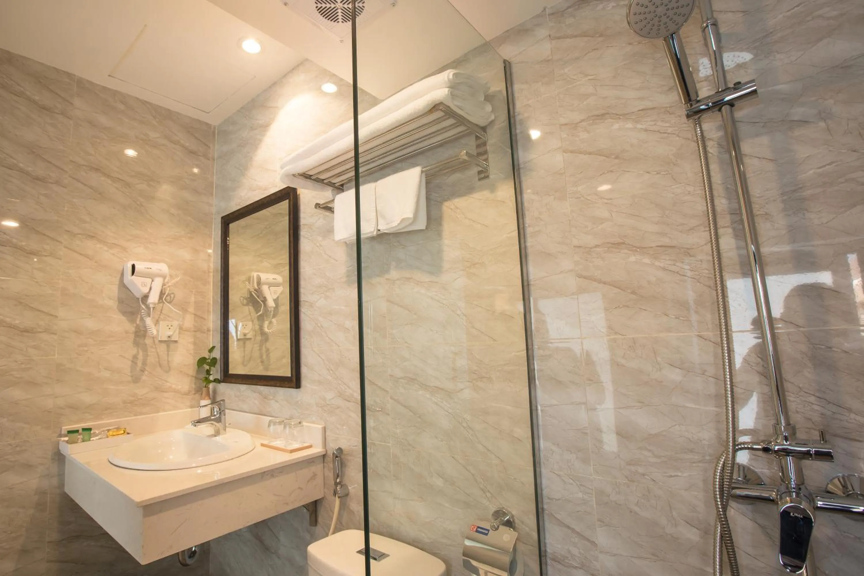 Shower in Dinh Elegant Hanoi Hotel