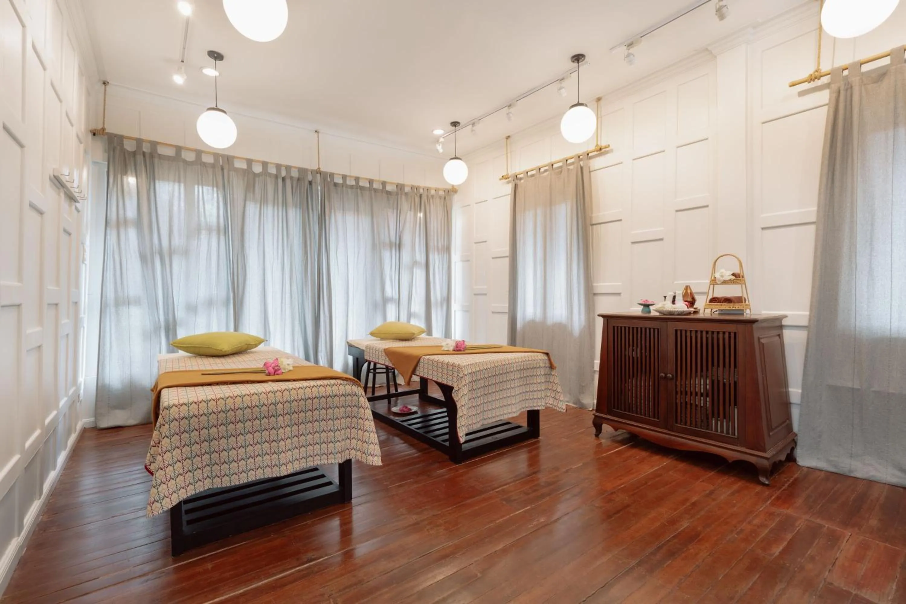 Massage, Bed in Ma Doo Bua Stay - SHA Extra Plus