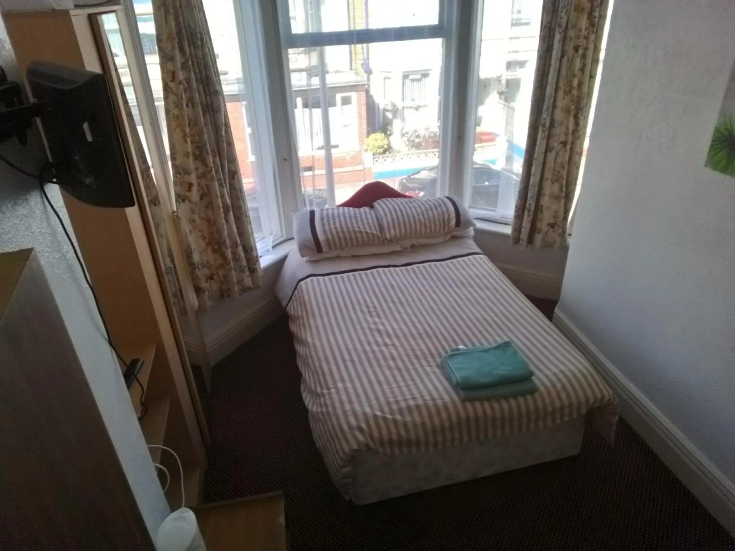 Bed in MyRoomz Golden Strand Hotel