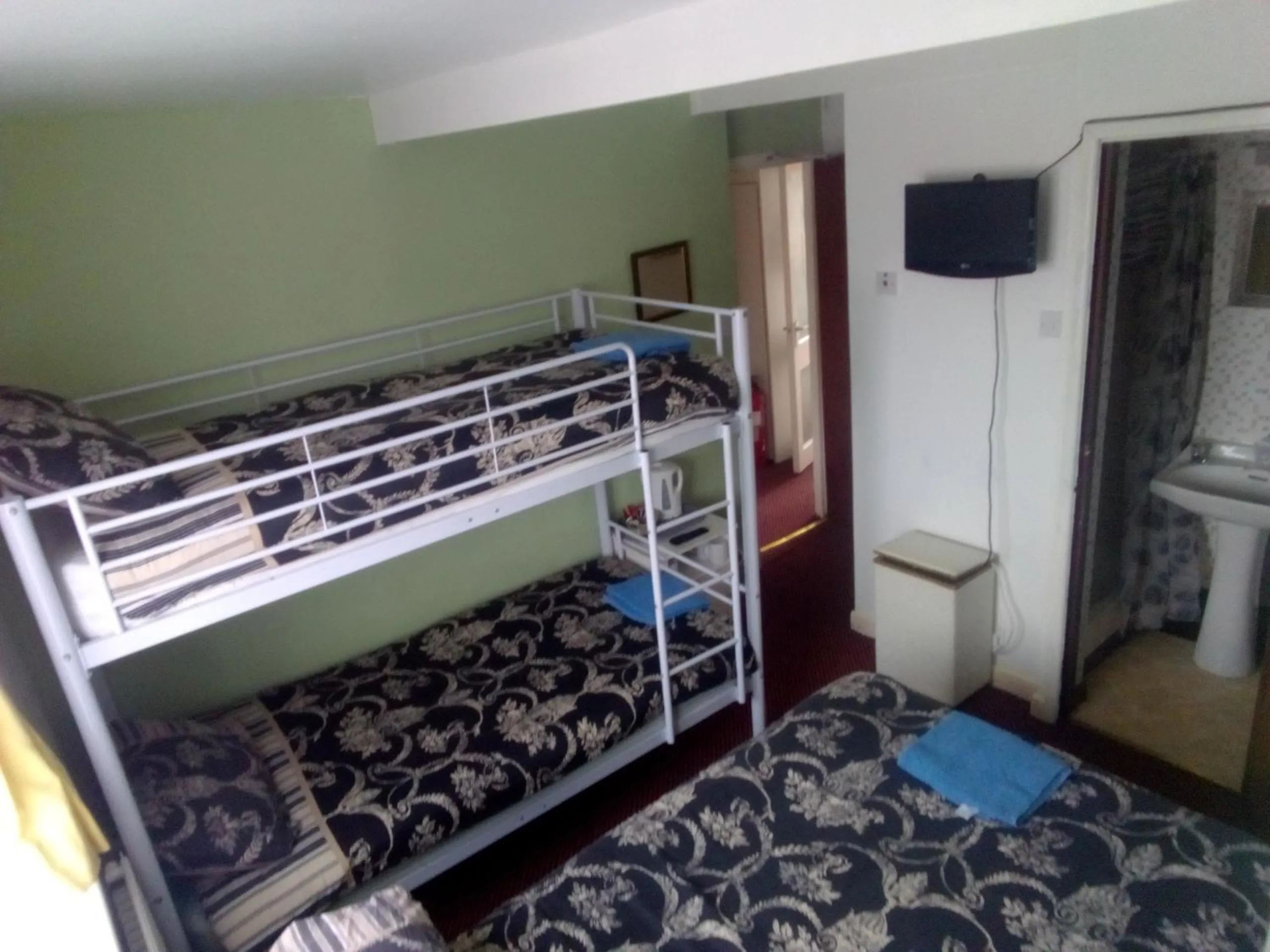 Bed in MyRoomz Golden Strand Hotel