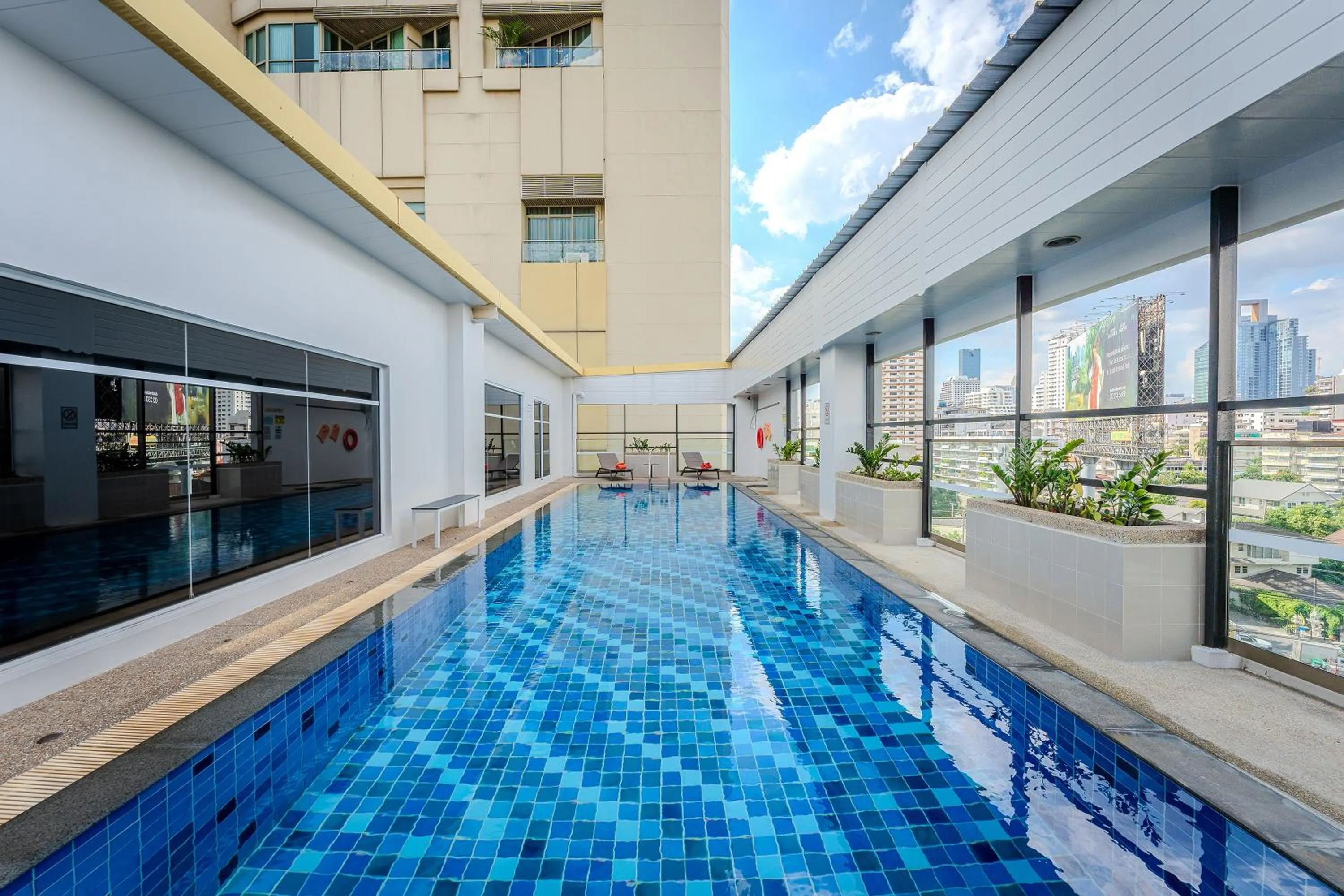 Swimming pool in Citadines Sukhumvit 16 Bangkok