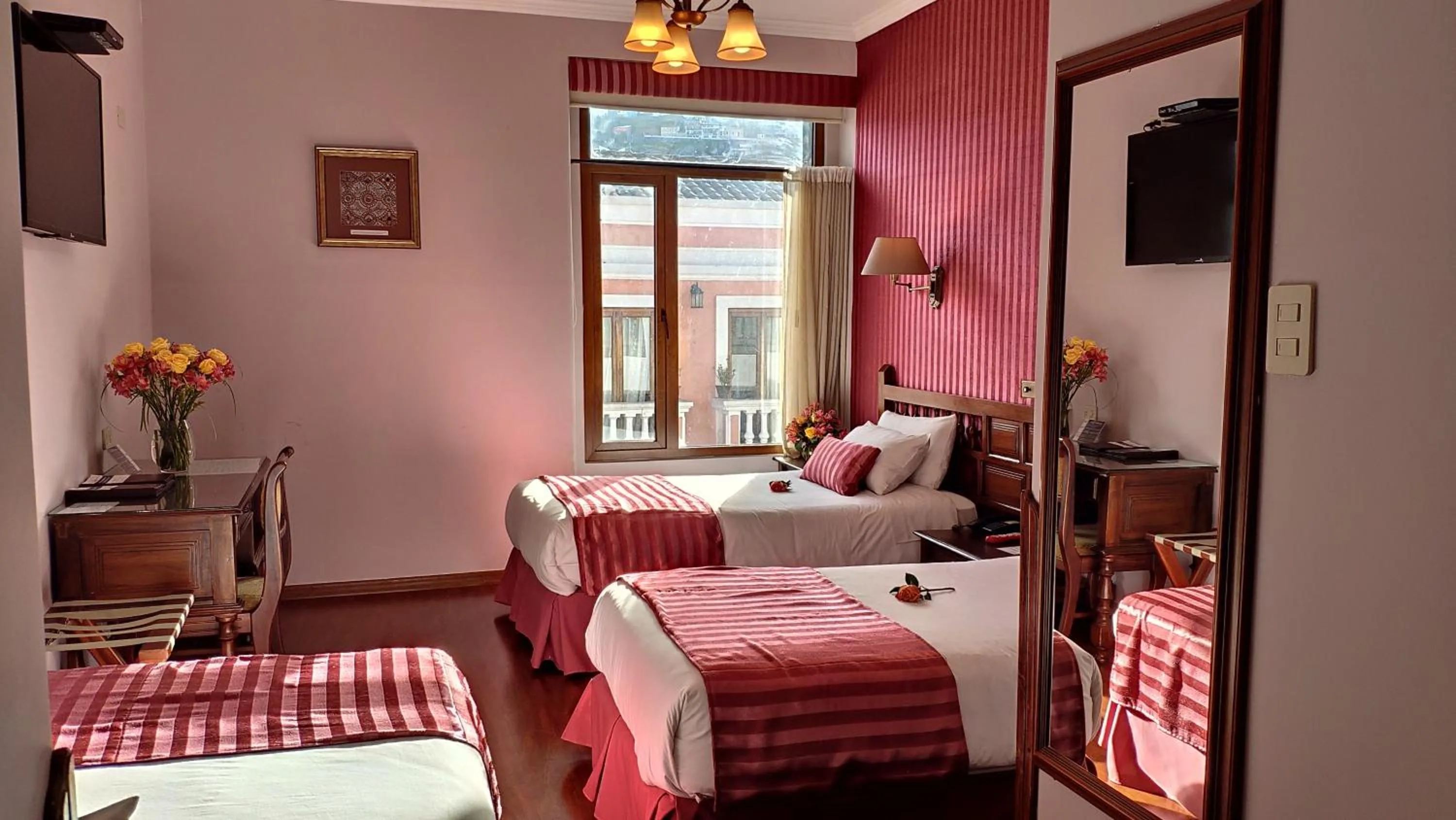 Photo of the whole room, Bed in Hotel Real Audiencia