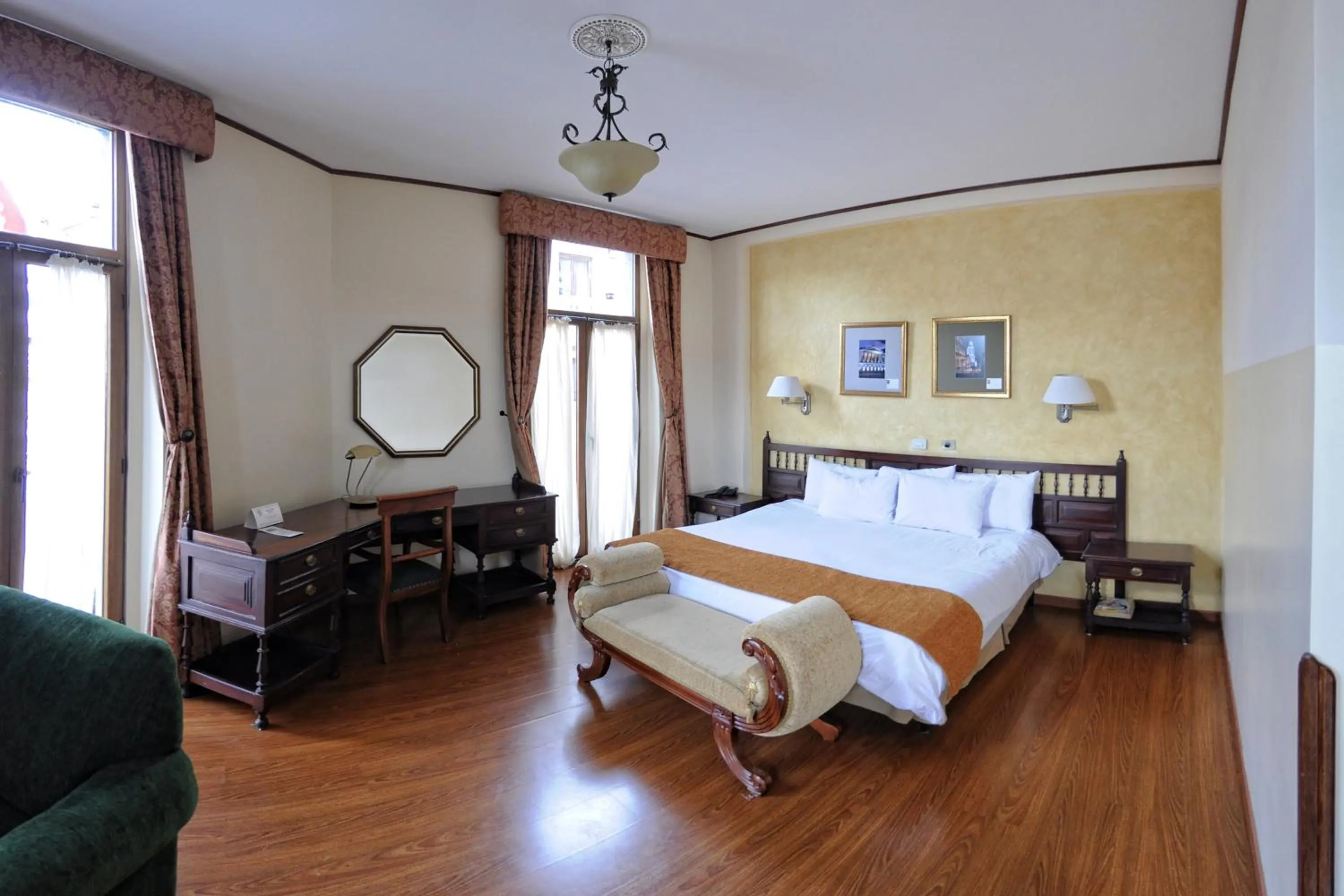 City view, Bed in Hotel Real Audiencia