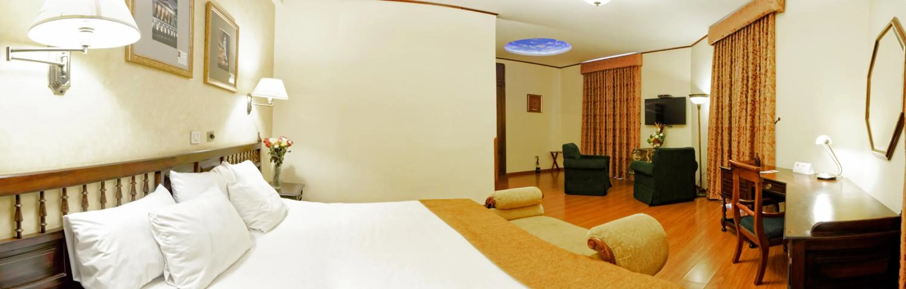Photo of the whole room, Bed in Hotel Real Audiencia