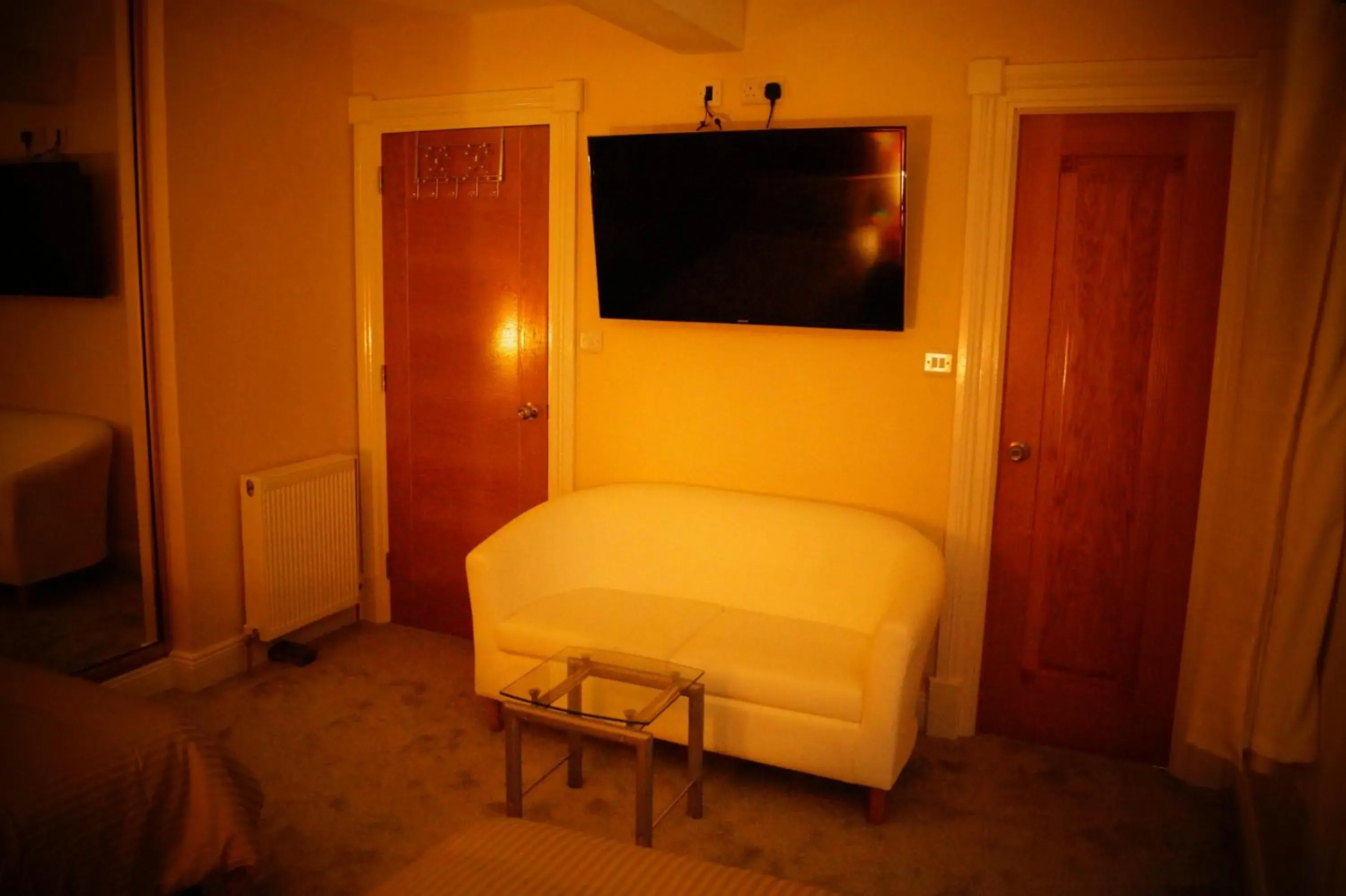 Twin Room with Ensuite - single occupancy in Marie's Bed and Breakfast Twin Room with Ensuite - single occupancy in Marie's Bed and Breakfast