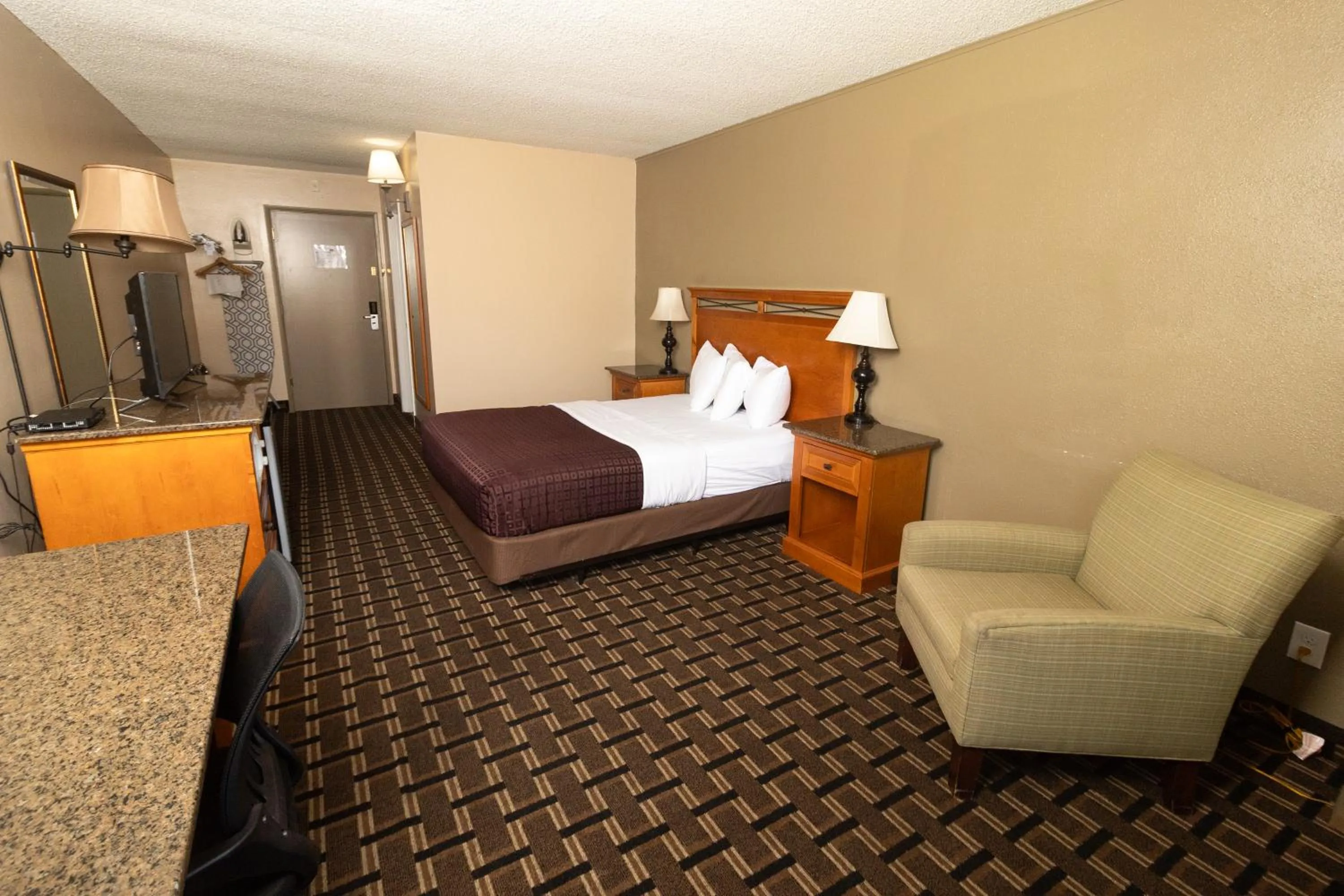 Bed in FairBridge Inn & Suites - Lewiston