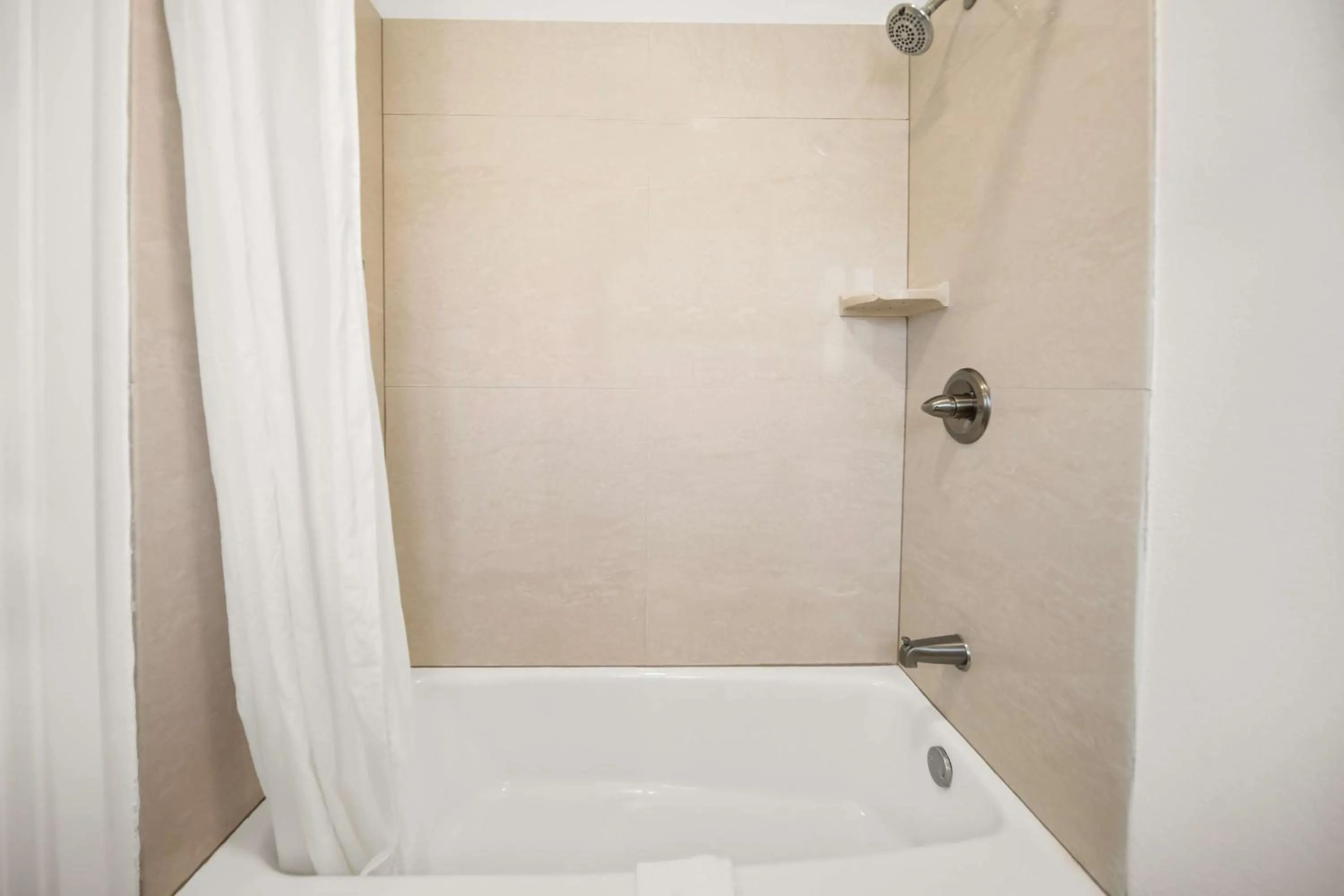 Bathroom in Best Western Park Crest Inn