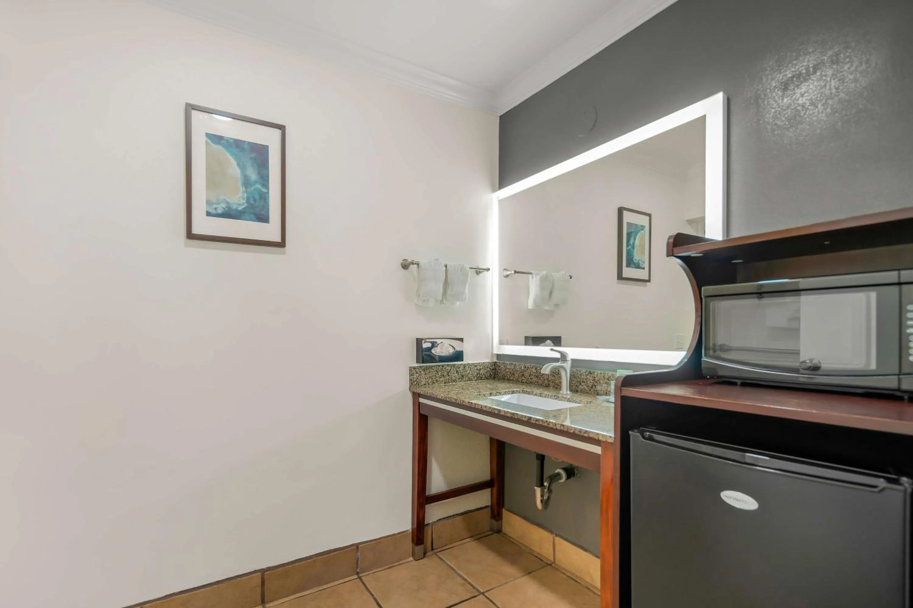 Bedroom in Best Western Park Crest Inn