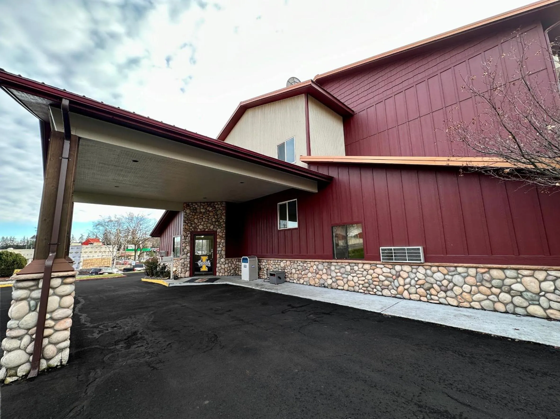 Property building in FairBridge Inn & Suites Moscow - Pullman