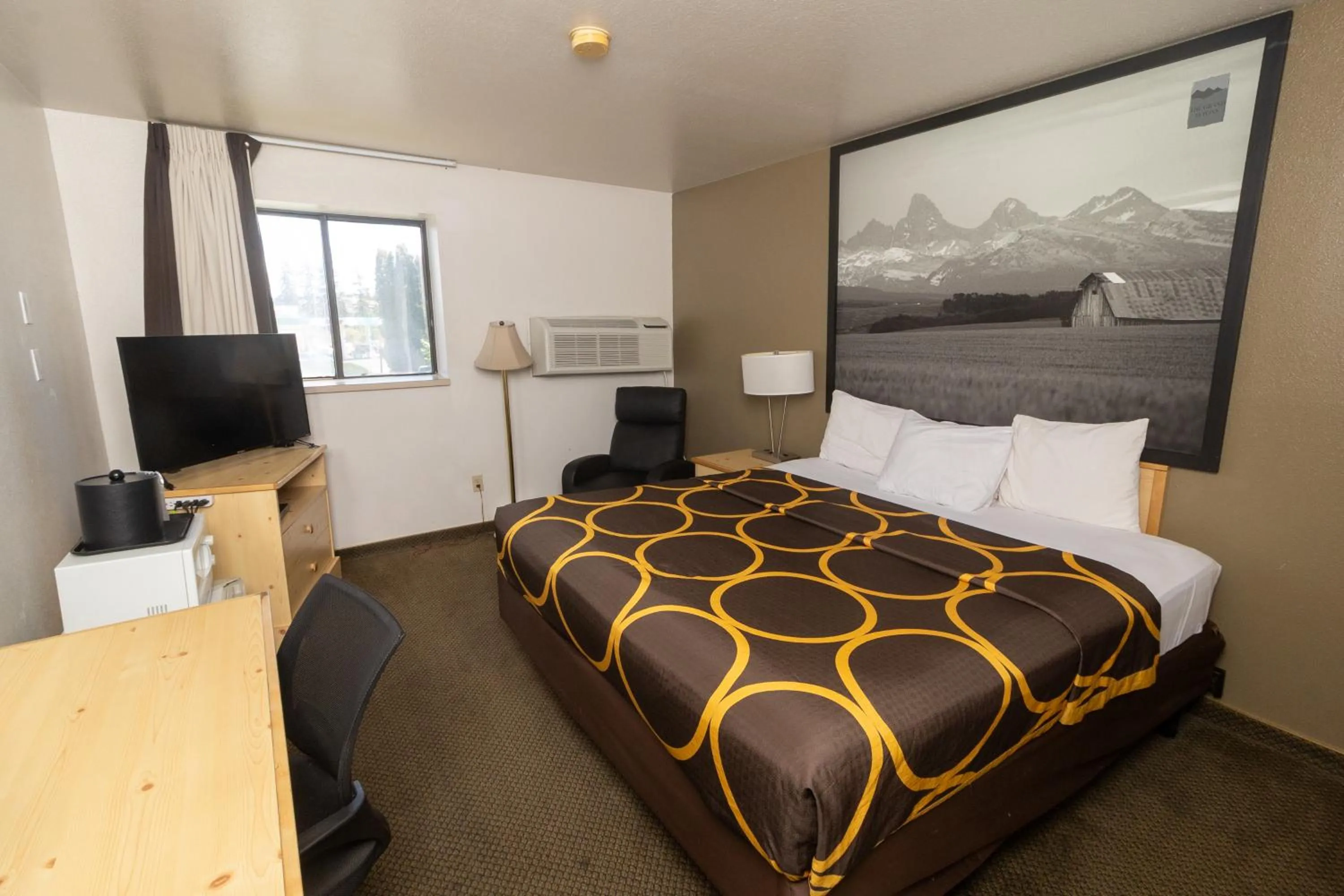 Bed in FairBridge Inn & Suites Moscow - Pullman