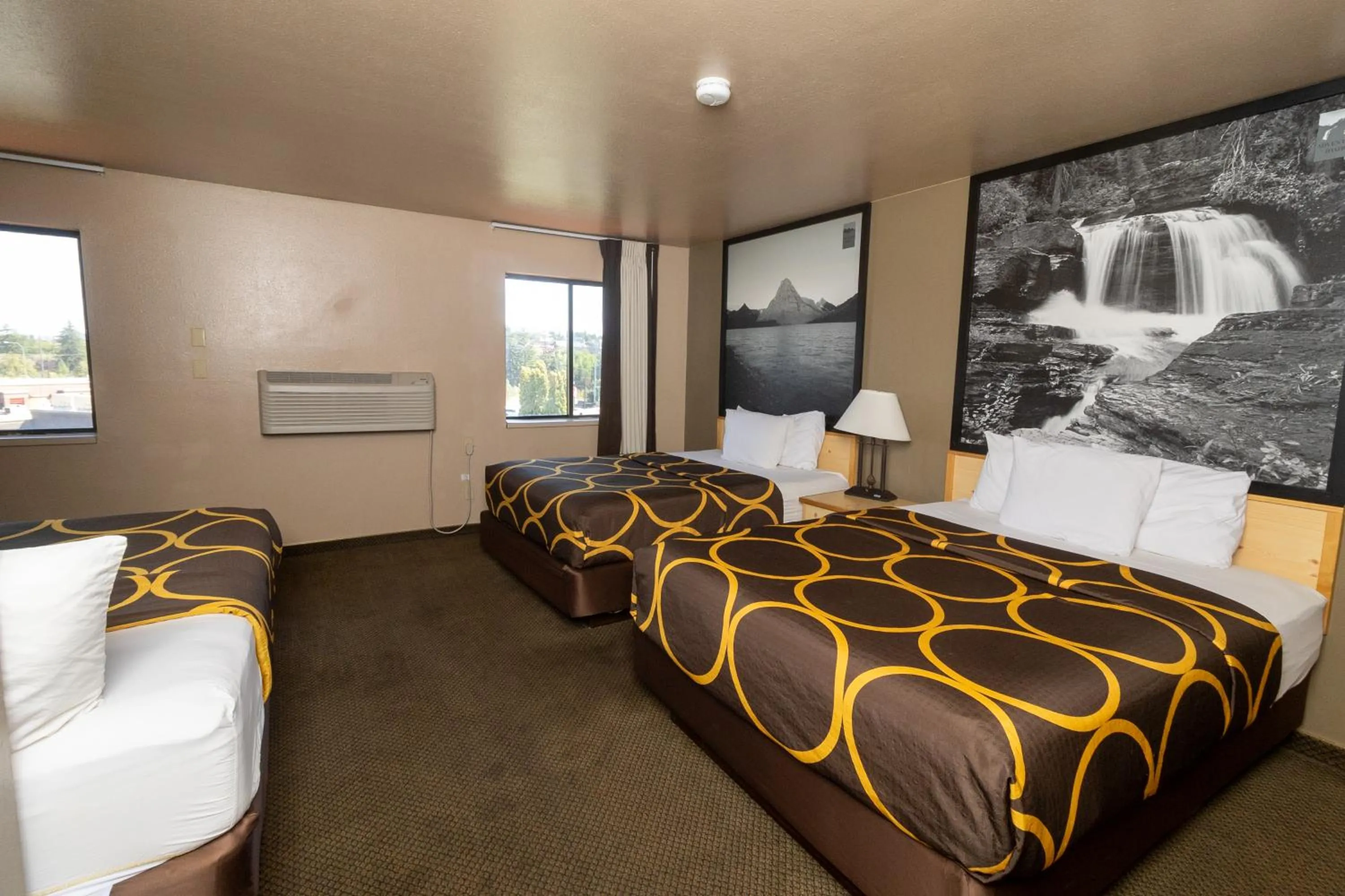 Bed in FairBridge Inn & Suites Moscow - Pullman