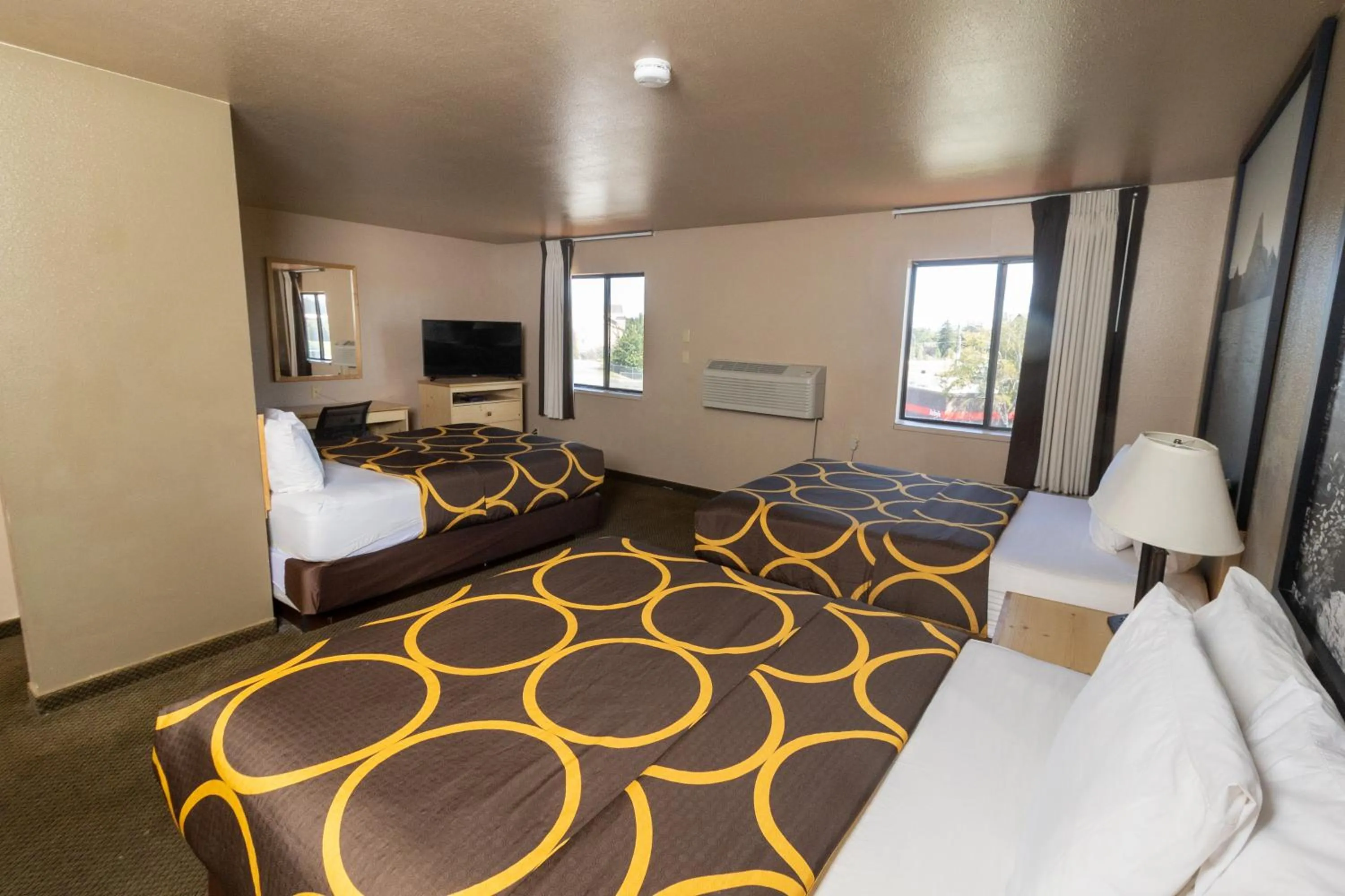 Bed in FairBridge Inn & Suites Moscow - Pullman