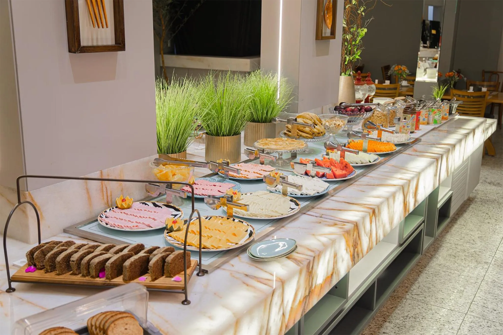 Restaurant/places to eat in Hotel Marimar The Place