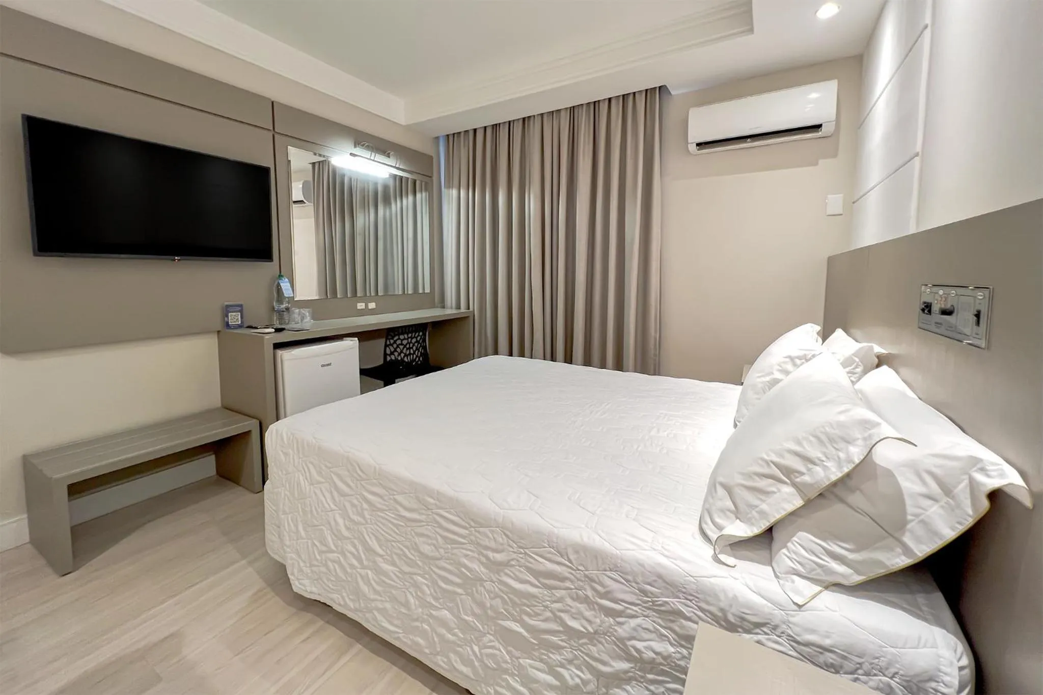 Night, Bed in Hotel Marimar The Place