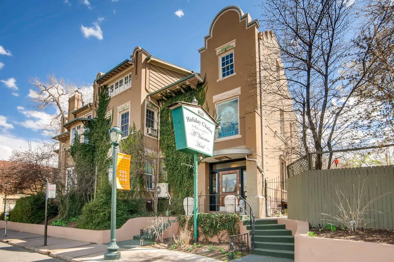 Facade/entrance in The Holiday Chalet Victorian