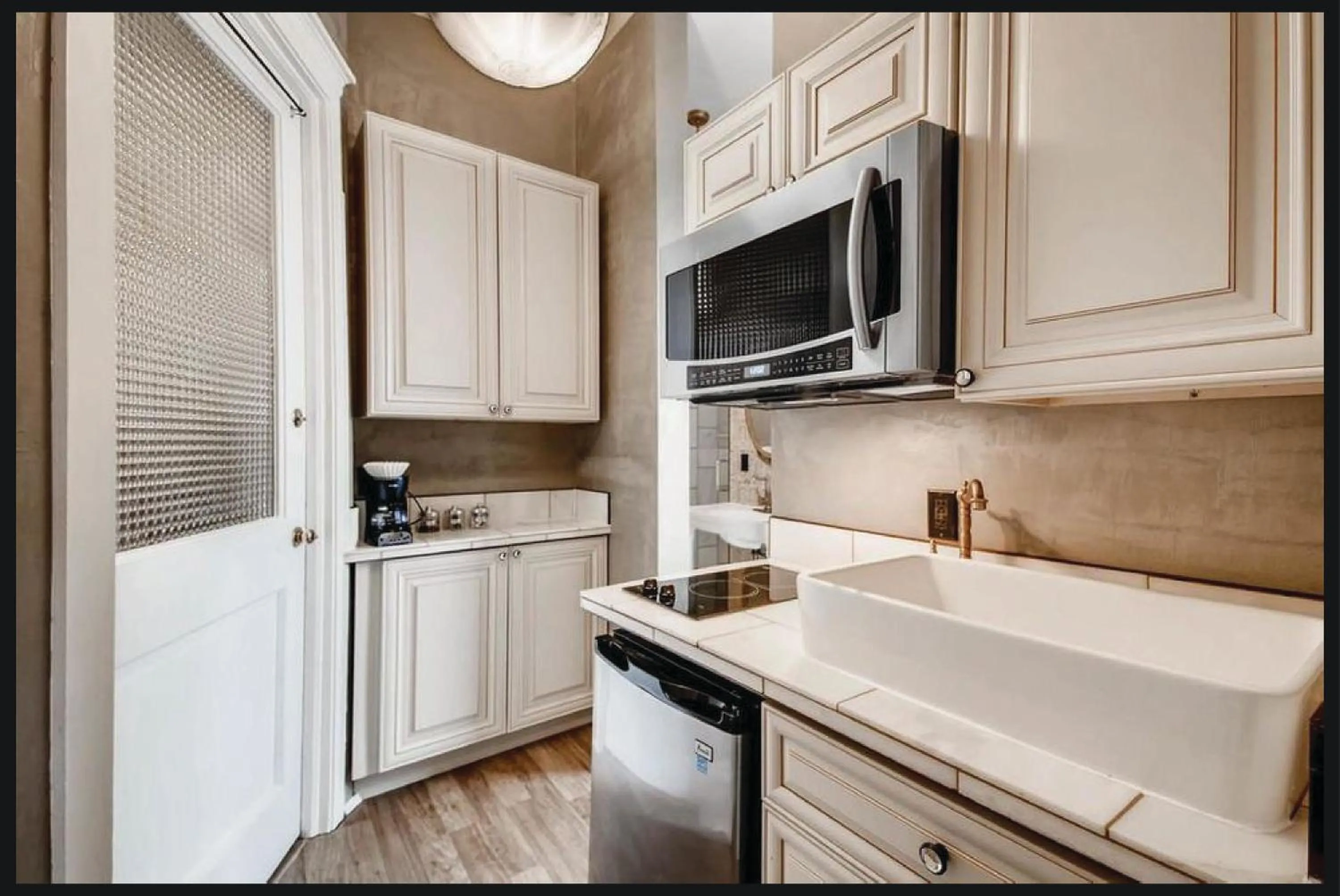 Kitchen or kitchenette in The Holiday Chalet Victorian