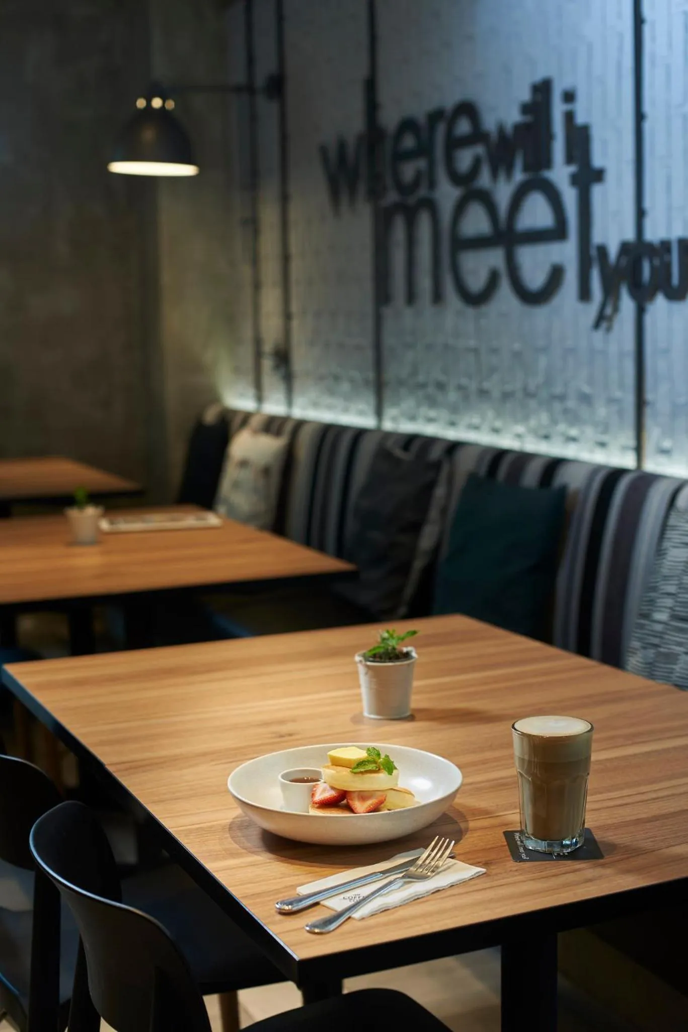 Restaurant/places to eat in Shama Lakeview Asoke Bangkok