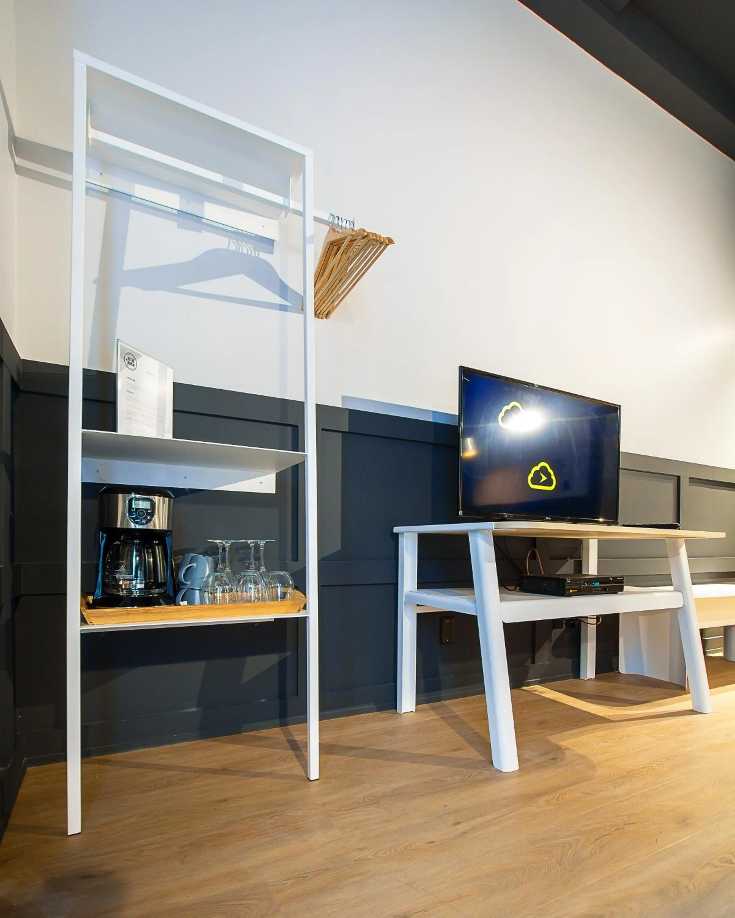 TV and multimedia in Hôtel du Jardin - Par Les Lofts Vieux-Québec