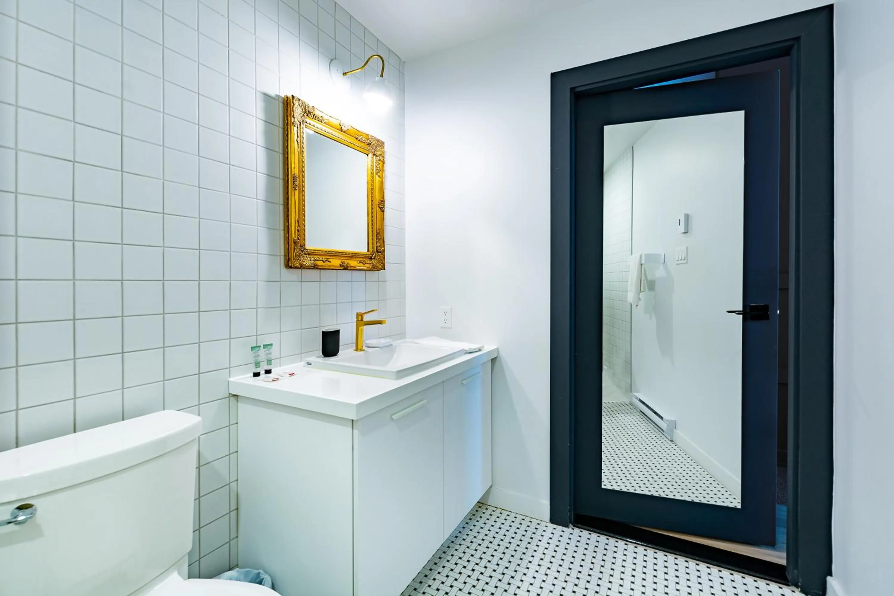 Bathroom in Hôtel du Jardin - Par Les Lofts Vieux-Québec