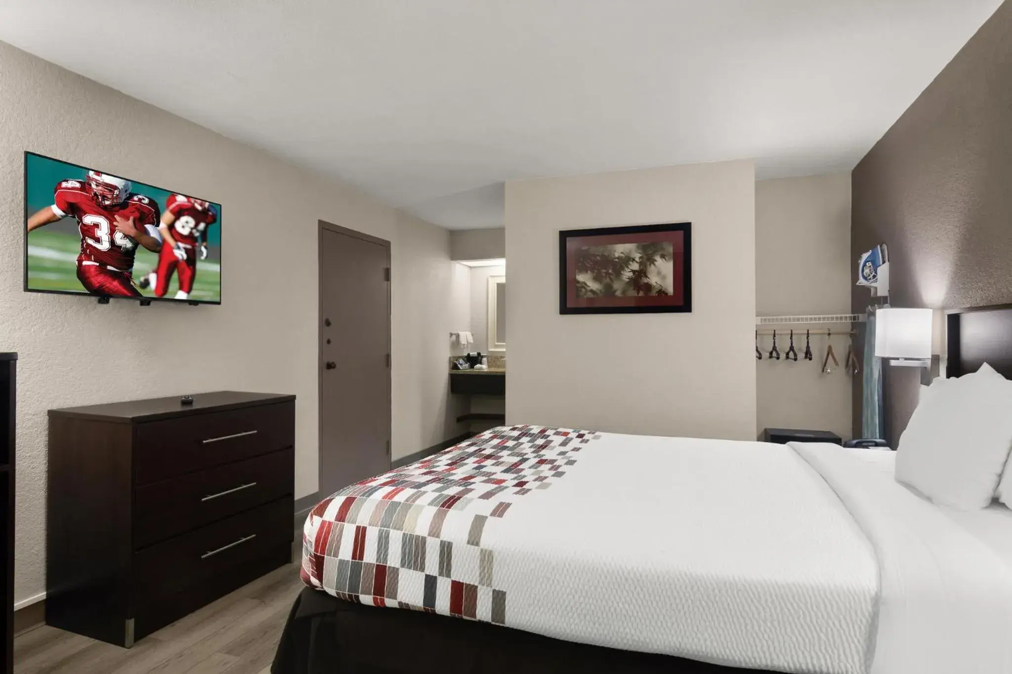 Deluxe Queen Room Disability Access Non-Smoking in Red Roof Inn Kingsland Deluxe Queen Room Disability Access Non-Smoking in Red Roof Inn Kingsland