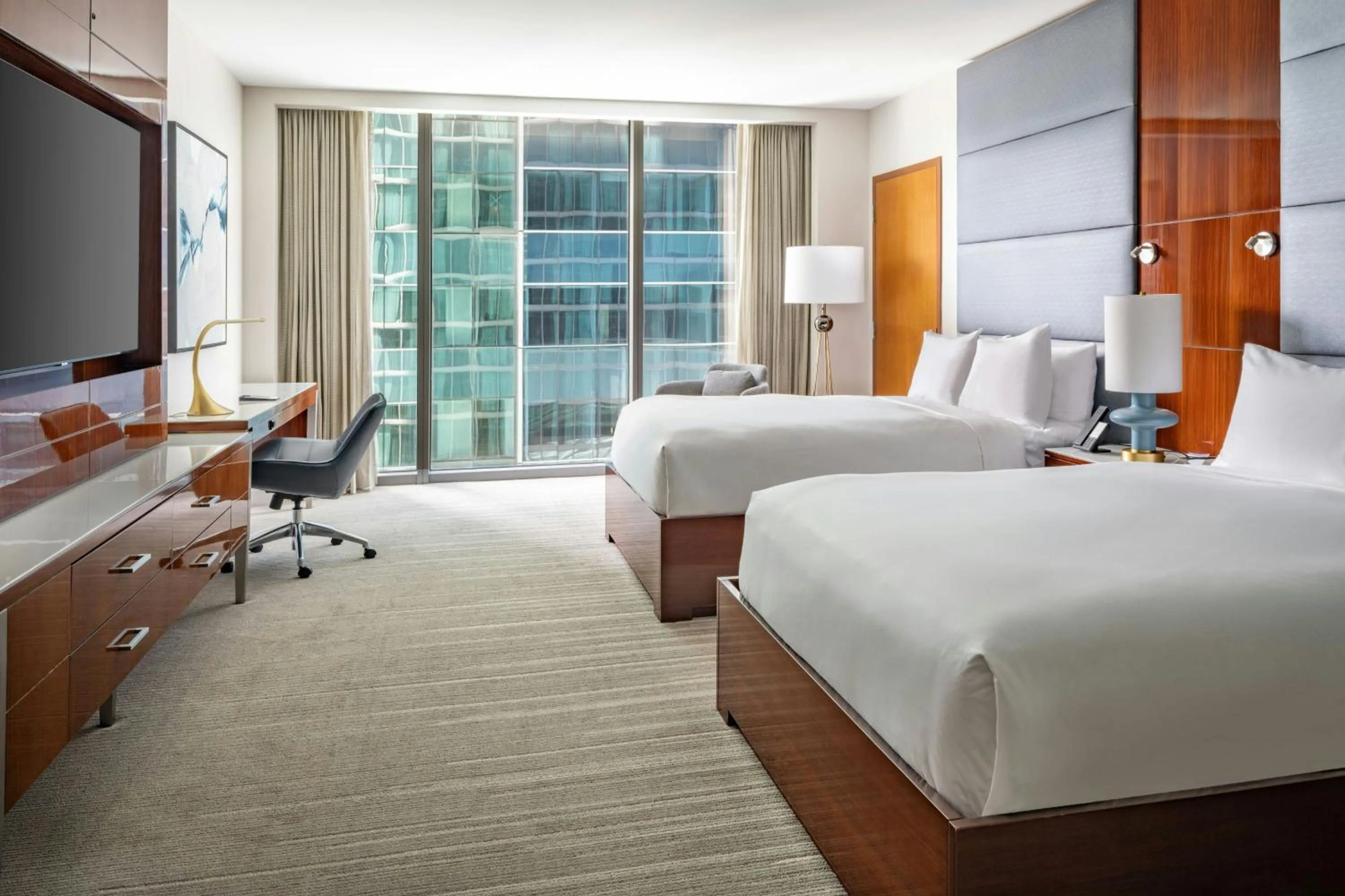 Photo of the whole room, Bed in JW Marriott Marquis Miami