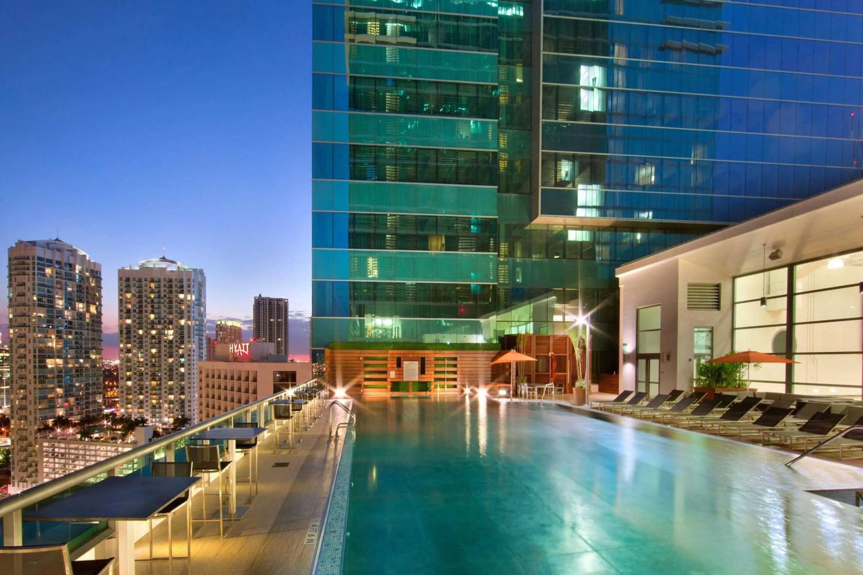 Swimming pool in JW Marriott Marquis Miami