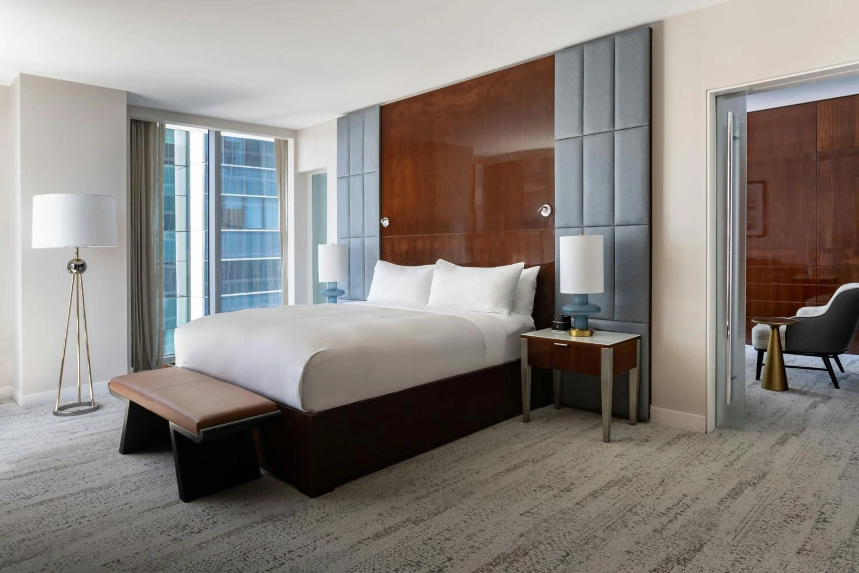 Photo of the whole room, Bed in JW Marriott Marquis Miami