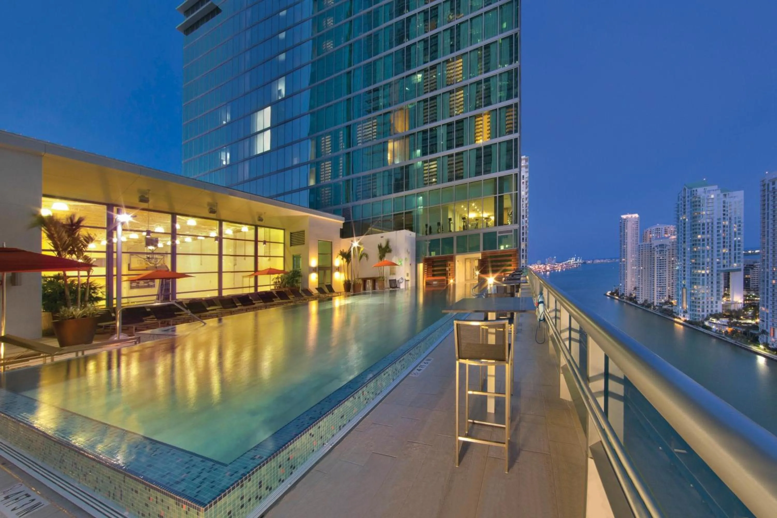 Swimming pool in JW Marriott Marquis Miami