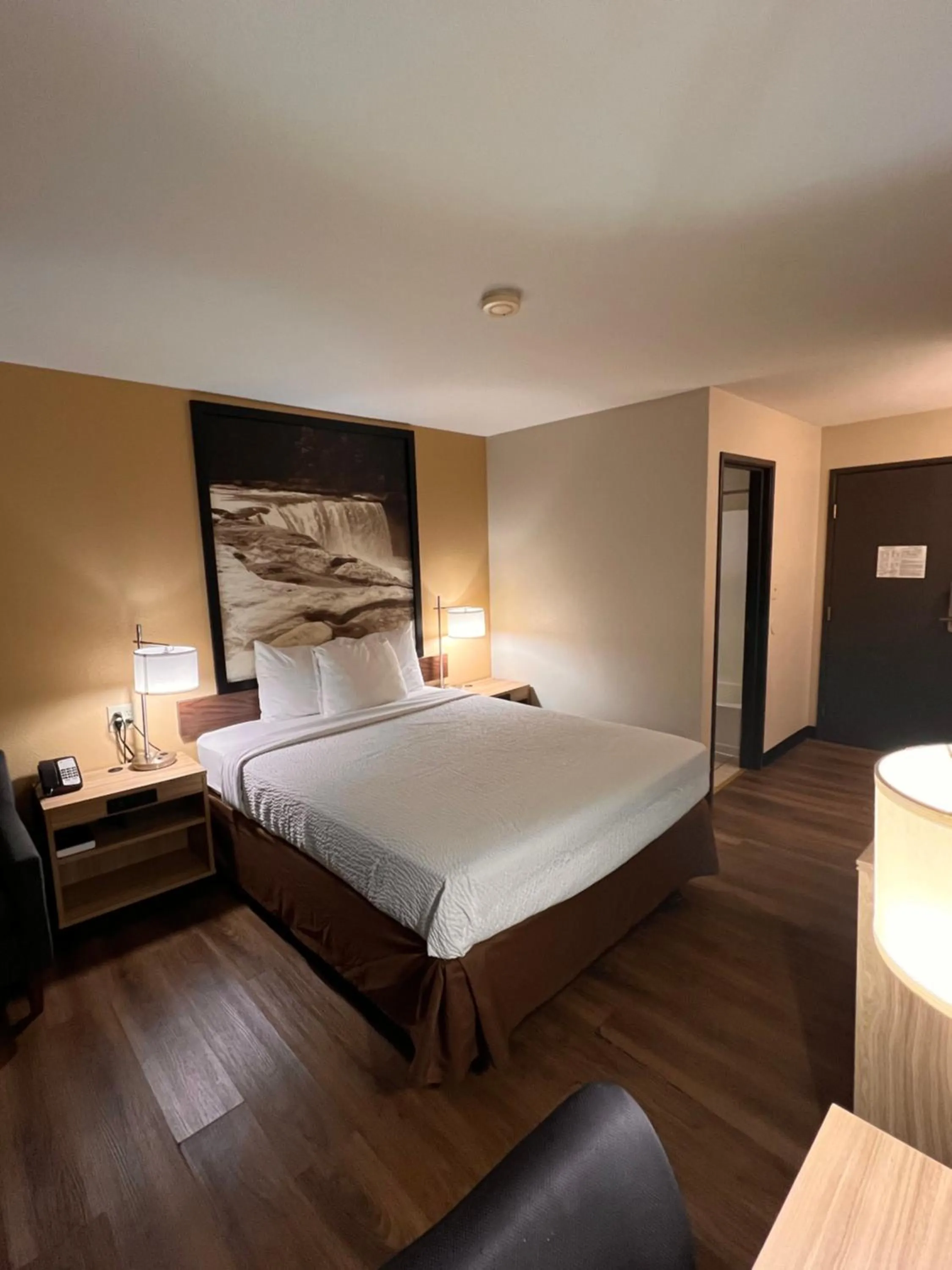 Bed in Super 8 by Wyndham Radcliff Ft. Knox Area