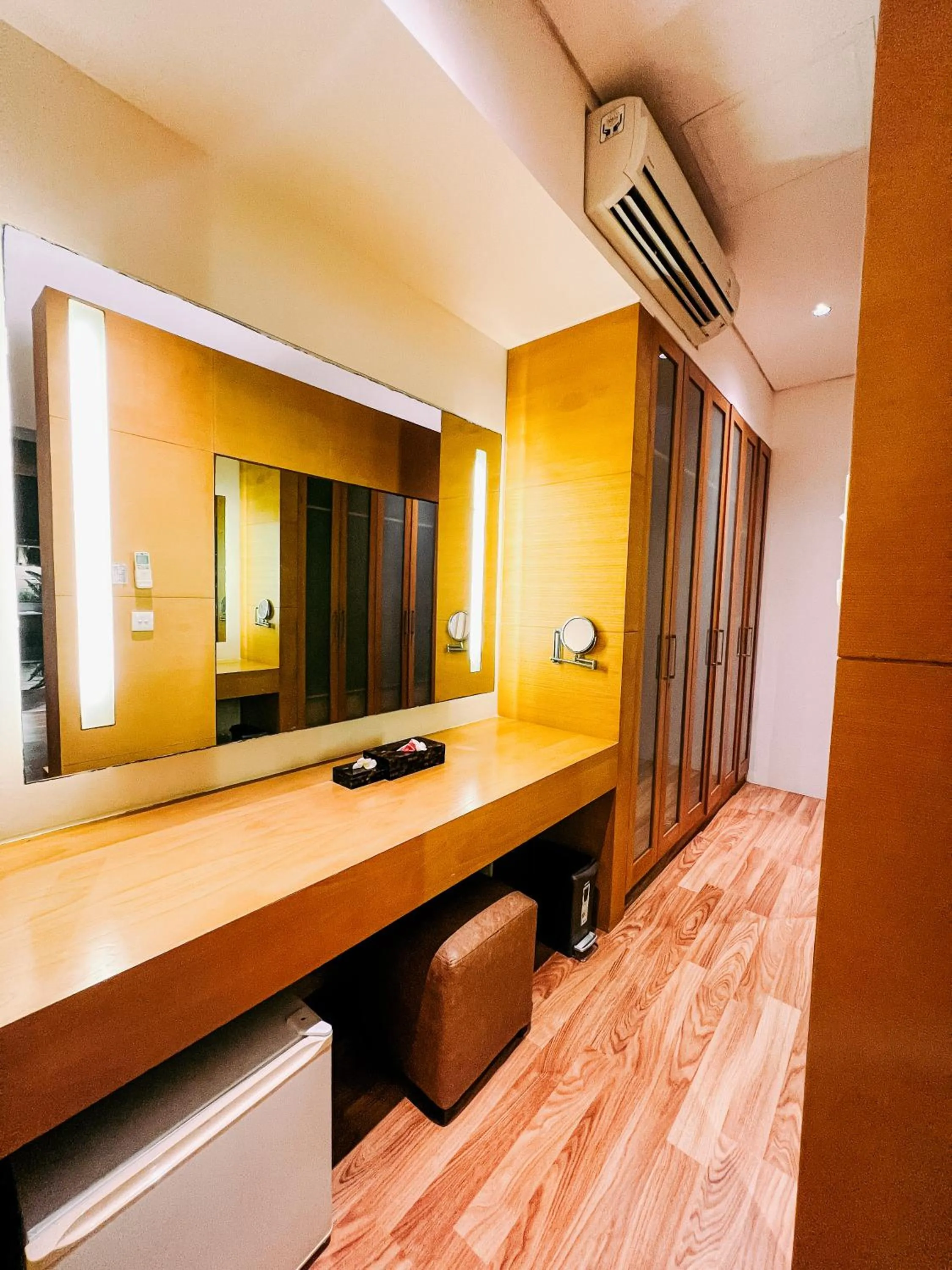 wardrobe in The Wangsa Benoa