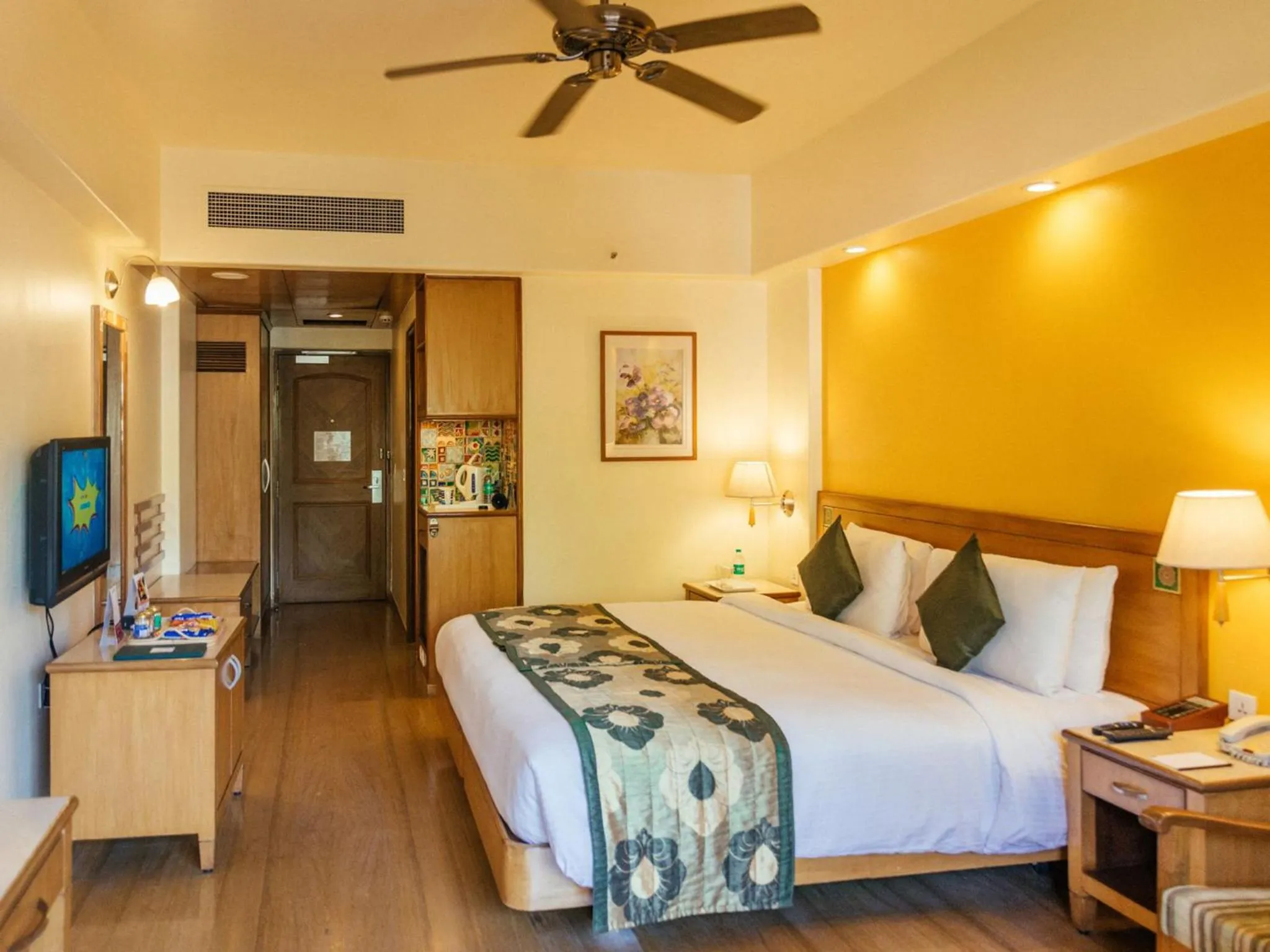 Photo of the whole room, Bed in Acron Candolim Regina