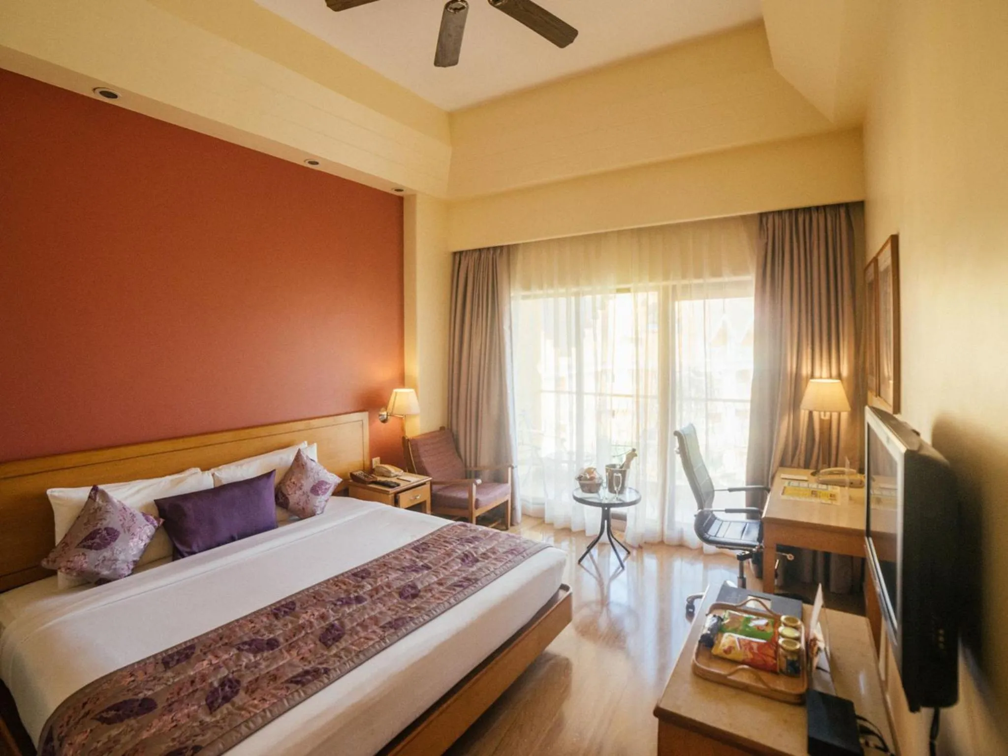 Photo of the whole room, Bed in Acron Candolim Regina