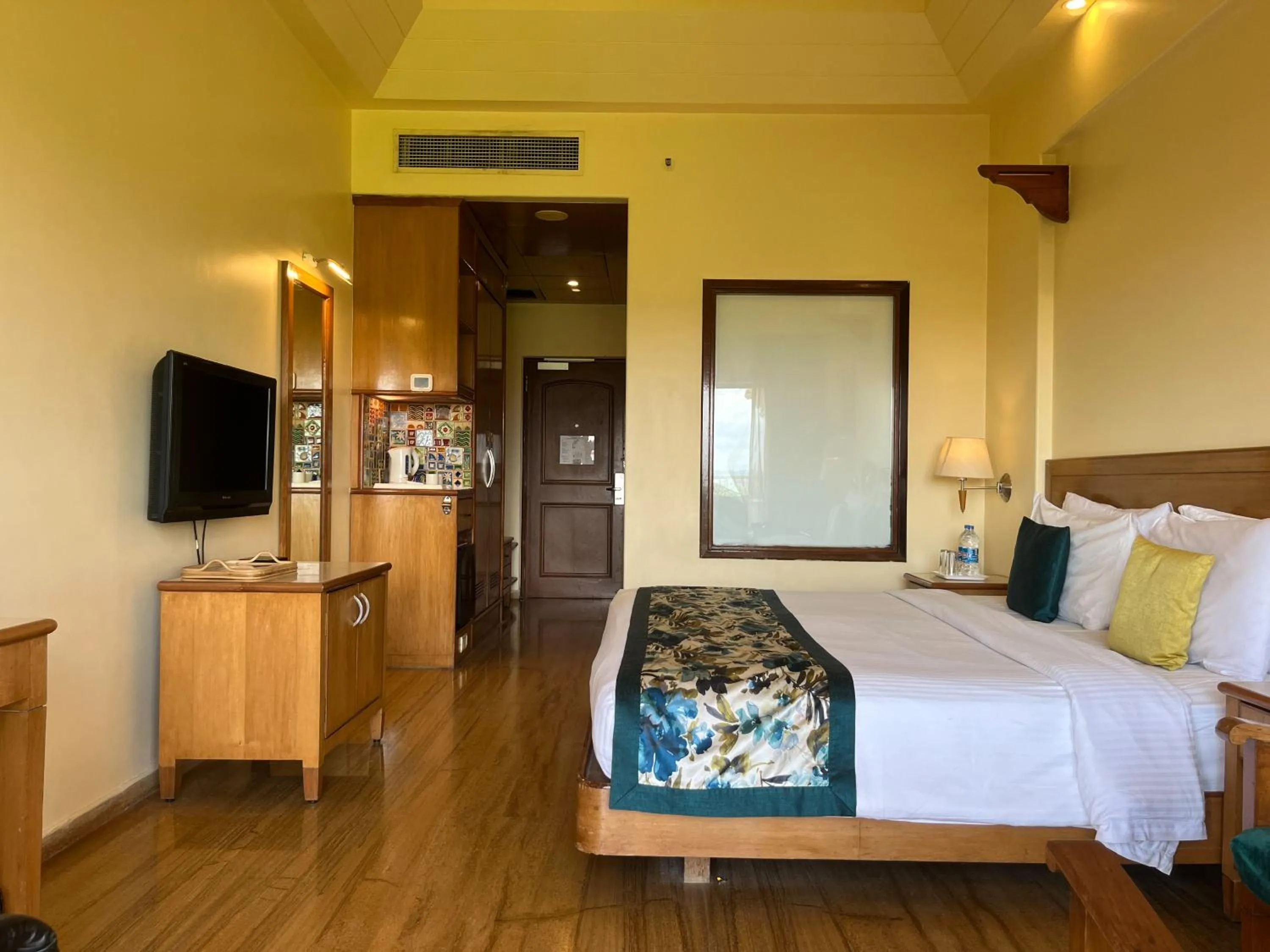 Coffee/tea facilities, Bed in Acron Candolim Regina